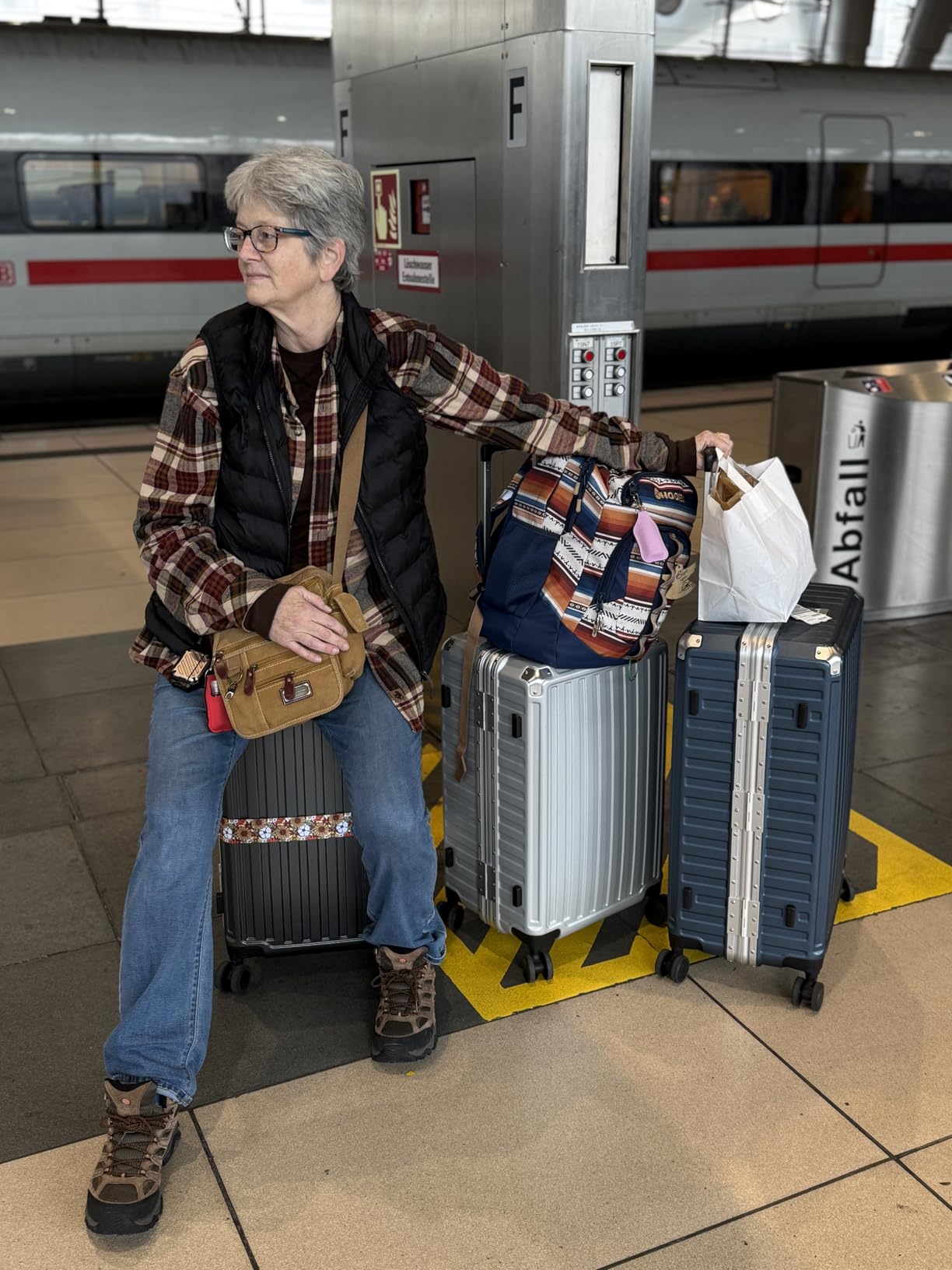 Checked Suitcase with Spinner Wheels, 8010S Aluminum Frame Zipperless Polycarbonate Hard Shell Suitcase (ZX-Core, Charcoal Metallic, 28 Inch) customer photo 2