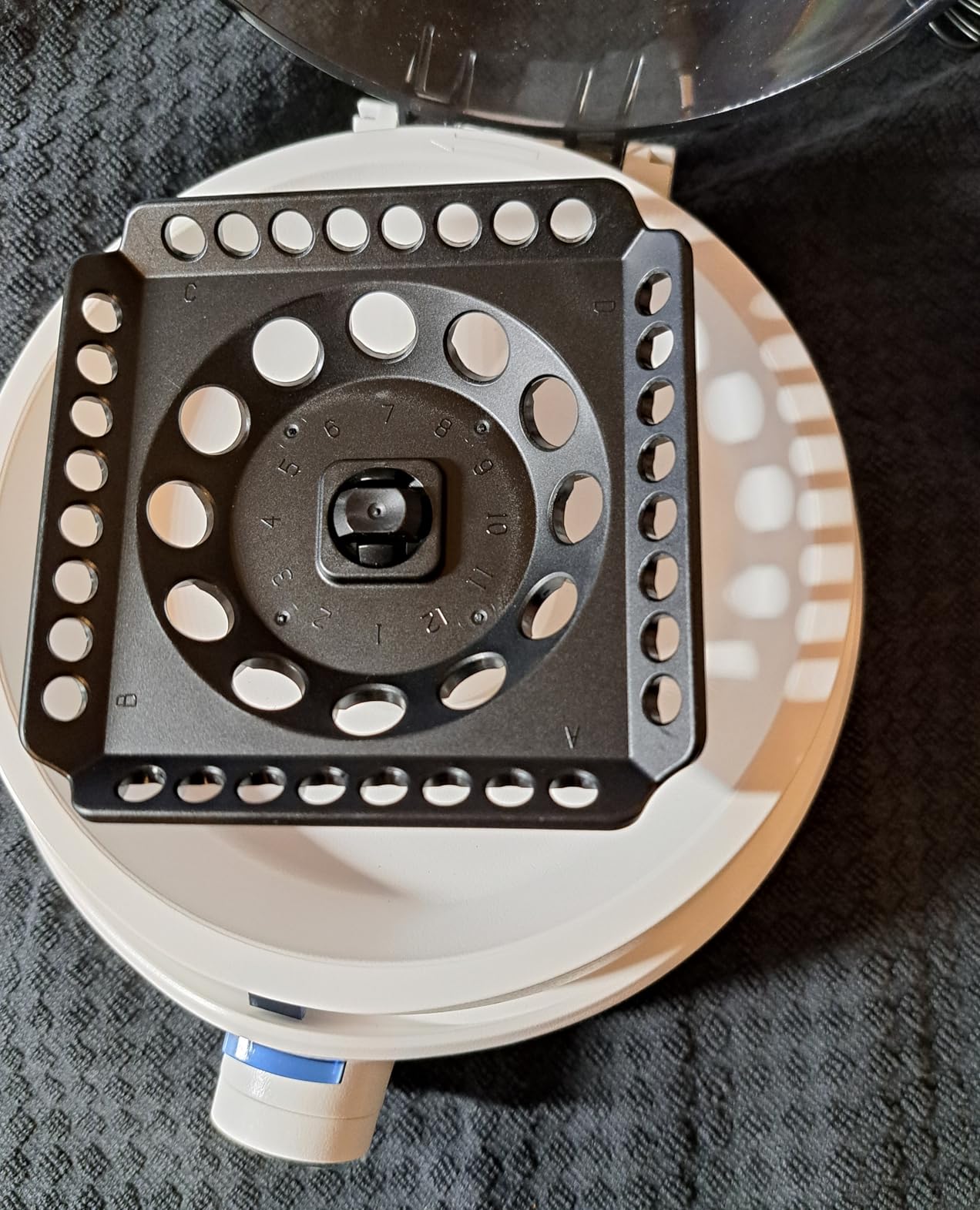 ONiLAB Scientific Mini Centrifuge 10000RPM, Lab Benchtop Centrifuge with 2-in-1 Rotor for 12 x 0.5/1.5/2.0ml and 0.2mL32 PCR Strips or 44 x 0.2 ml PCR Tubes,Timer 10s-20min,Low Noise58dB, 100-240V customer photo 1