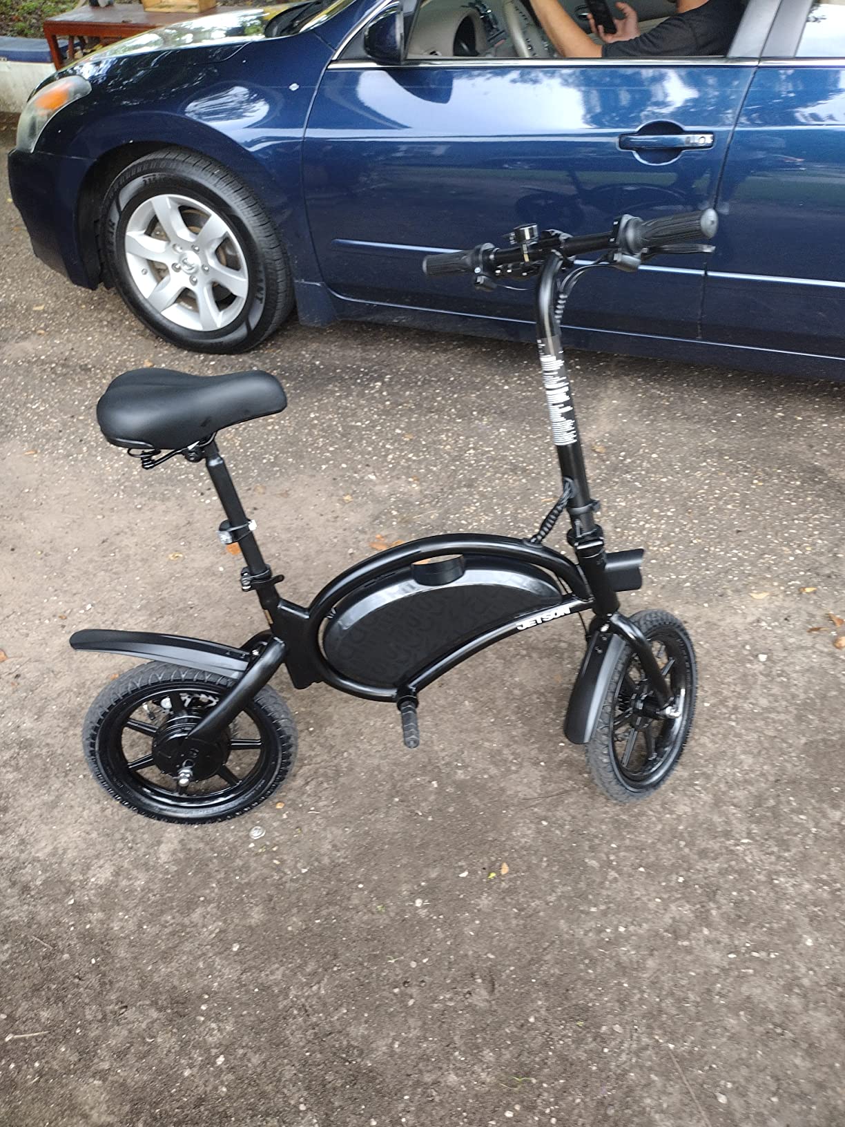 Jetson Bolt Electric Bike, Foot Pegs, Easy-Folding, Built-in Carrying Handle, Twist Throttle, Cruise Control, Up to 15.5 MPH, Range Up to 15 Miles, Ages 13+ customer photo 1