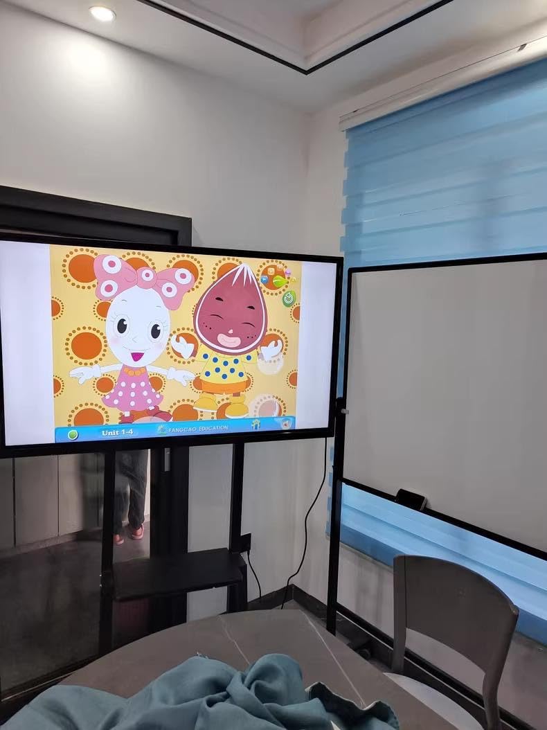 65'' Smart Board, 4K UHD Interactive Touchscreen Whiteboard, Android13 Wireless Smartboard for Classroom Home Office Studio customer photo 1