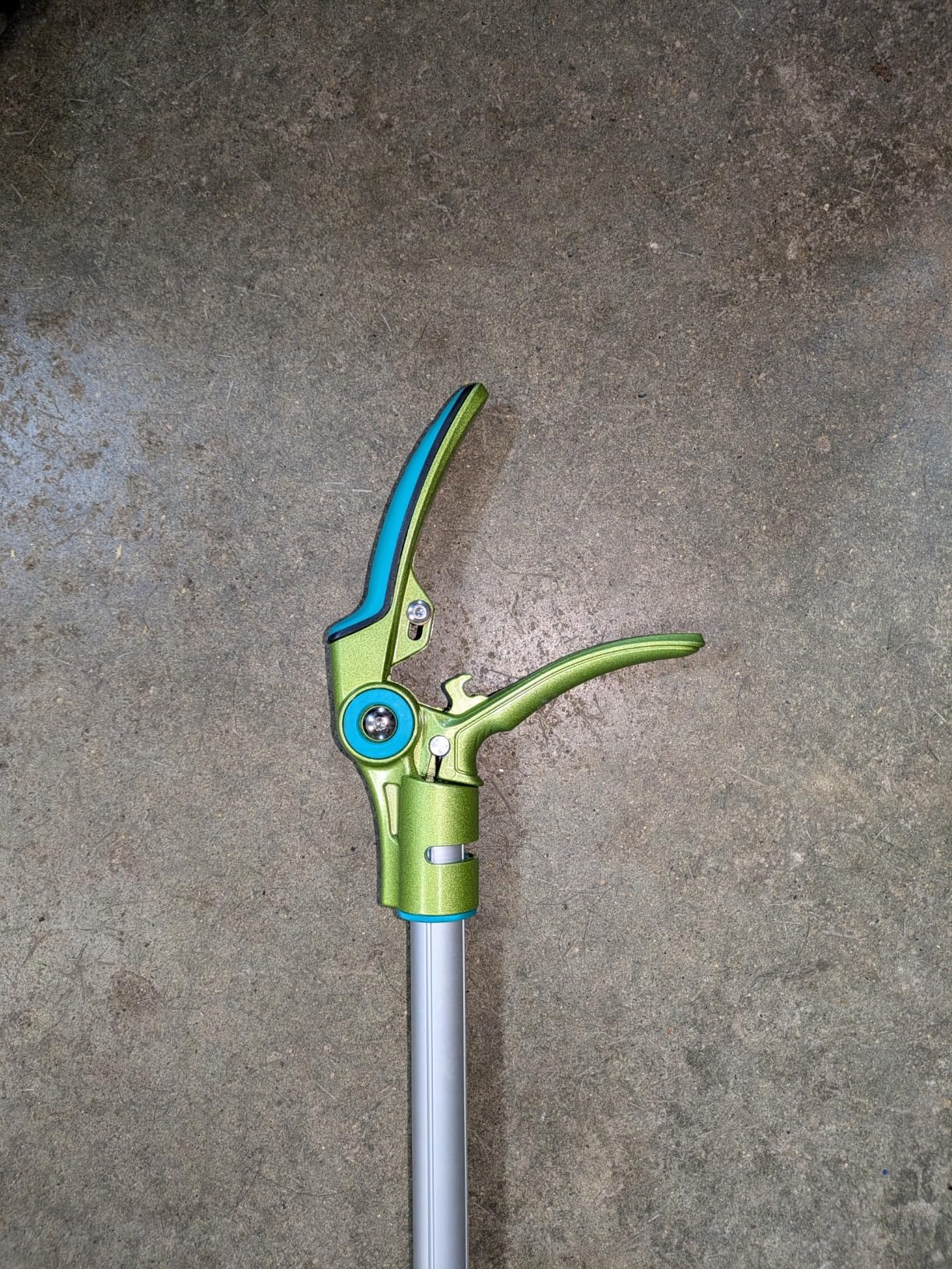 GARTOL Cut & Hold Pole Pruner, 4.2 FT Lightweight Fruit Picker with 180 Rotating Handle, SK5 Steel Blade Cuts up to 1/2 Inch, Long Reach Garden Tree Trimmer & Branch Cutter for Shrubs, Bushes customer photo 2