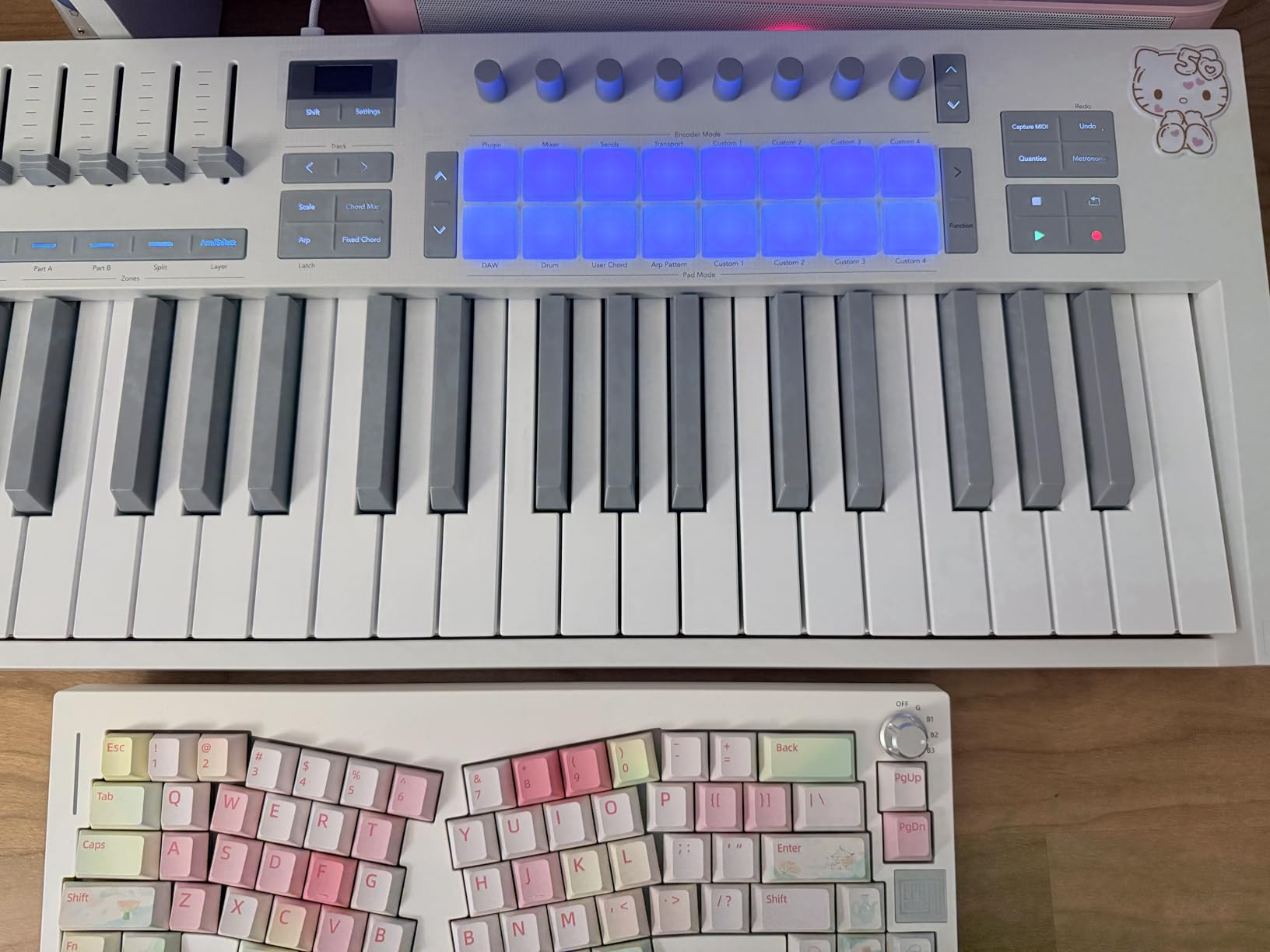 Novation Launchkey Mini 37 MK4 - Portable 37 Mini-Key, USB, MIDI Keyboard Controller with DAW Integration. Chord Mode, Scale Mode, Drum Pads, and Arpeggiator customer photo 1