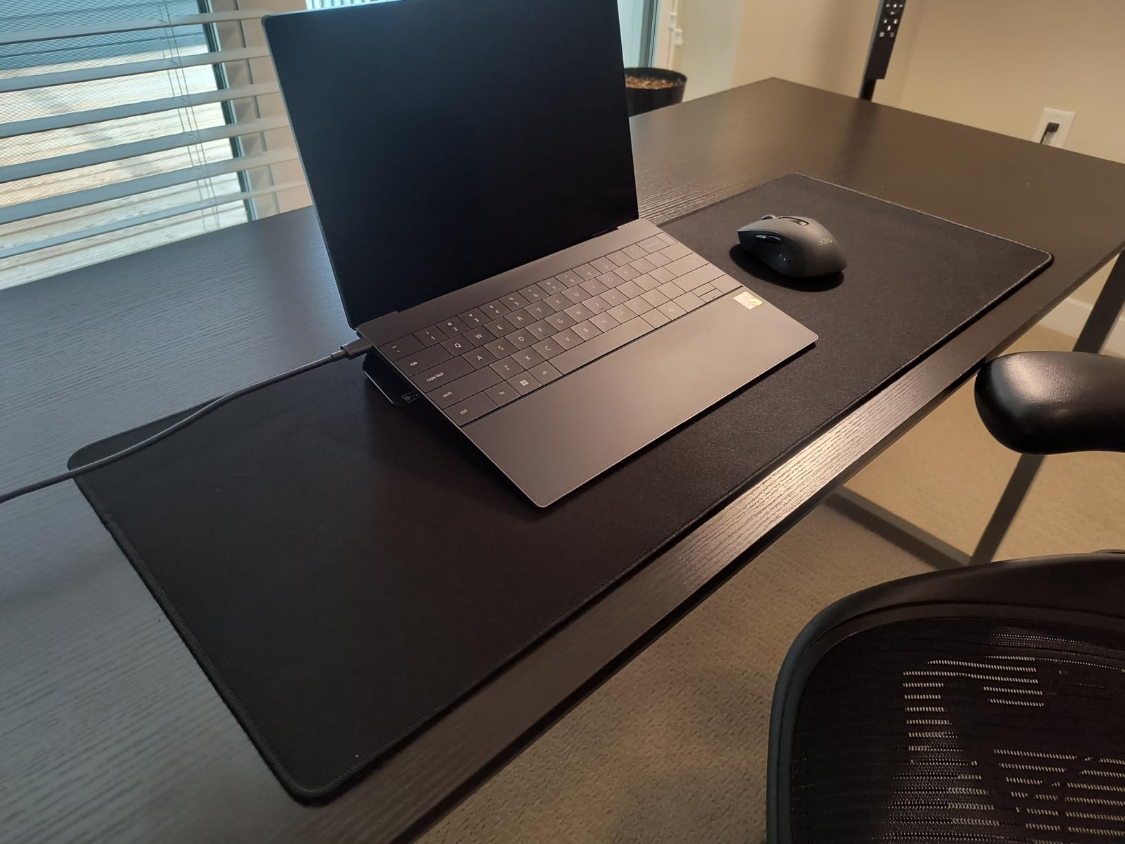 KTRIO RGB Large Gaming Mouse Pad Desk Mat, Superior Micro-Weave Cloth for Precise Mouse Control, Non-Slip Rubber Base, Stitched Edges, Water-Resistant, for Gamer, Office & Home, 31.5 x 15.7 in customer photo 2