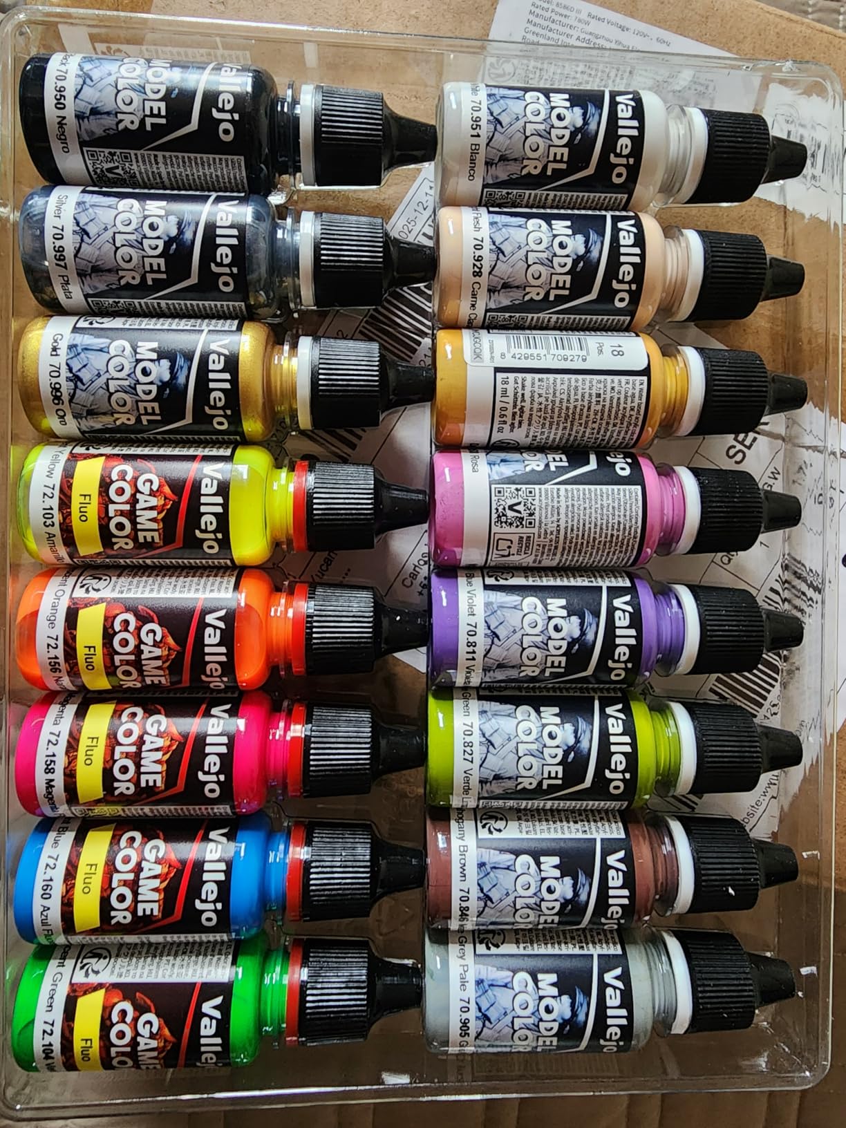 Vallejo Wargame Special Acrylic Paint Set | Model Color | High Pigmentation Colors | Realistic and Historical Finishes for Model Kits & Scale Figures | 16 Bottles x 18 ml. (0.60 fl.oz) customer photo 1
