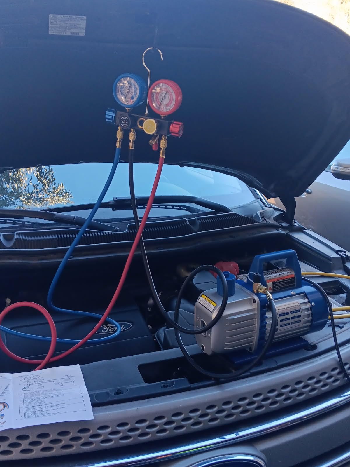 VIVOHOME 1.5 HP 14.4 CFM 2 Stage HVAC Vacuum Pump and 4 Way AC Manifold Gauge Set Kit with Leak Detector 5ft Hoses for R134a R12 R22 R502 R410a Automotive Air Conditioning Refrigeration Recharging customer photo 1