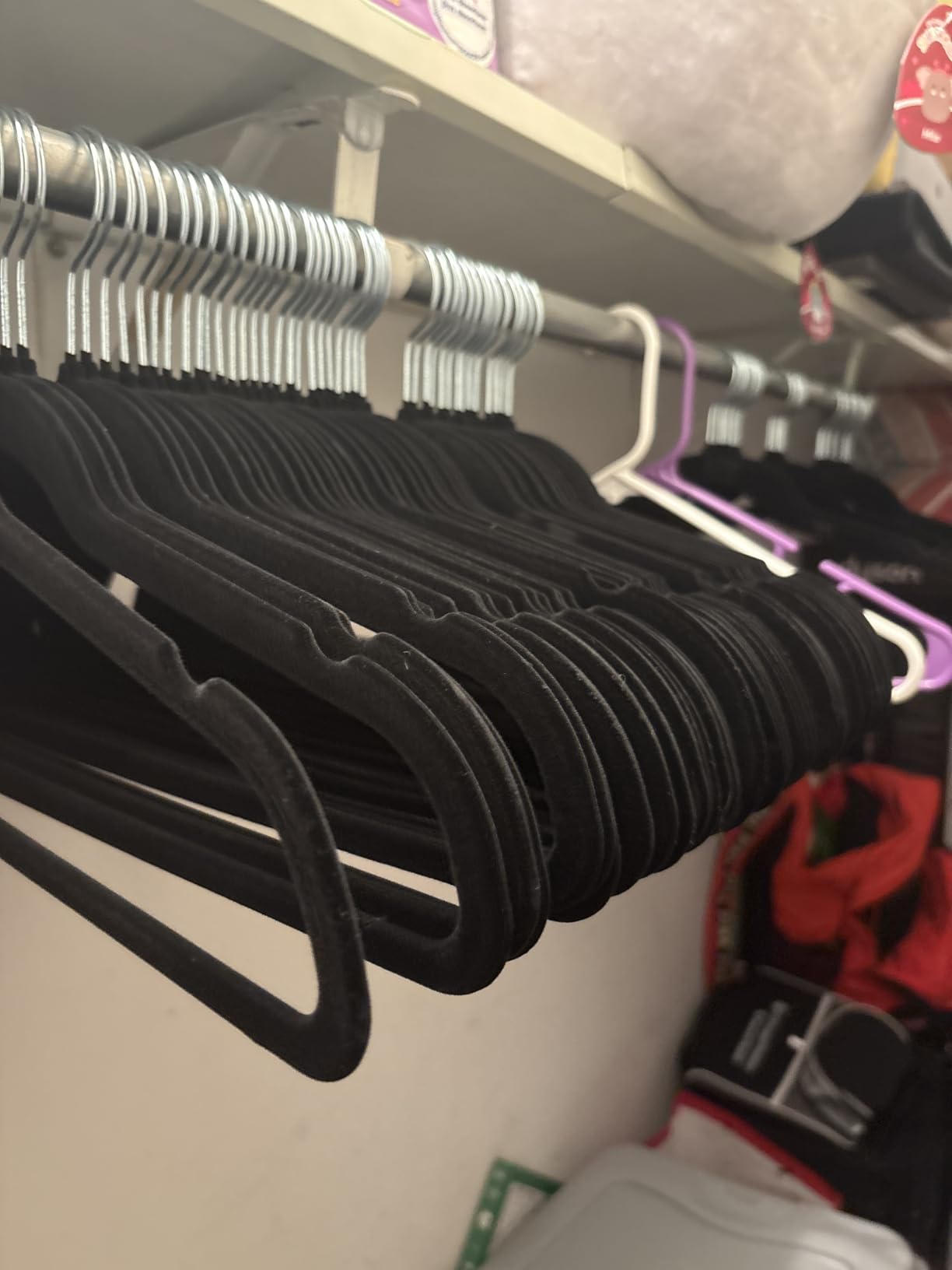 SereneLife 20 Pack Velvet Hangers - Non-Slip Felt Hangers with 360 Swivel Hook - Ultra-Thin, Lightweight, Space Saving for Shirts, Sweaters, Hoodies, Kids Clothes & Dresses customer photo 1