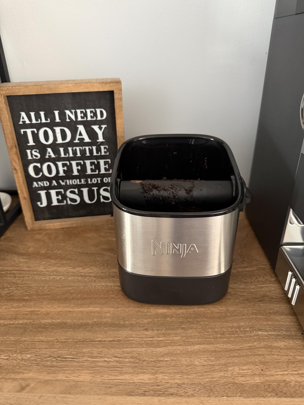 Ninja Luxe Café Knock Box, Accessories for Espresso Machine, Easy & Mess-Free Puck Disposal, Coffee & Espresso Grounds, Non-slip Base, Removable Bar, Holds 10 Double Shot Pucks, XSKKNOCKBOX customer photo 2