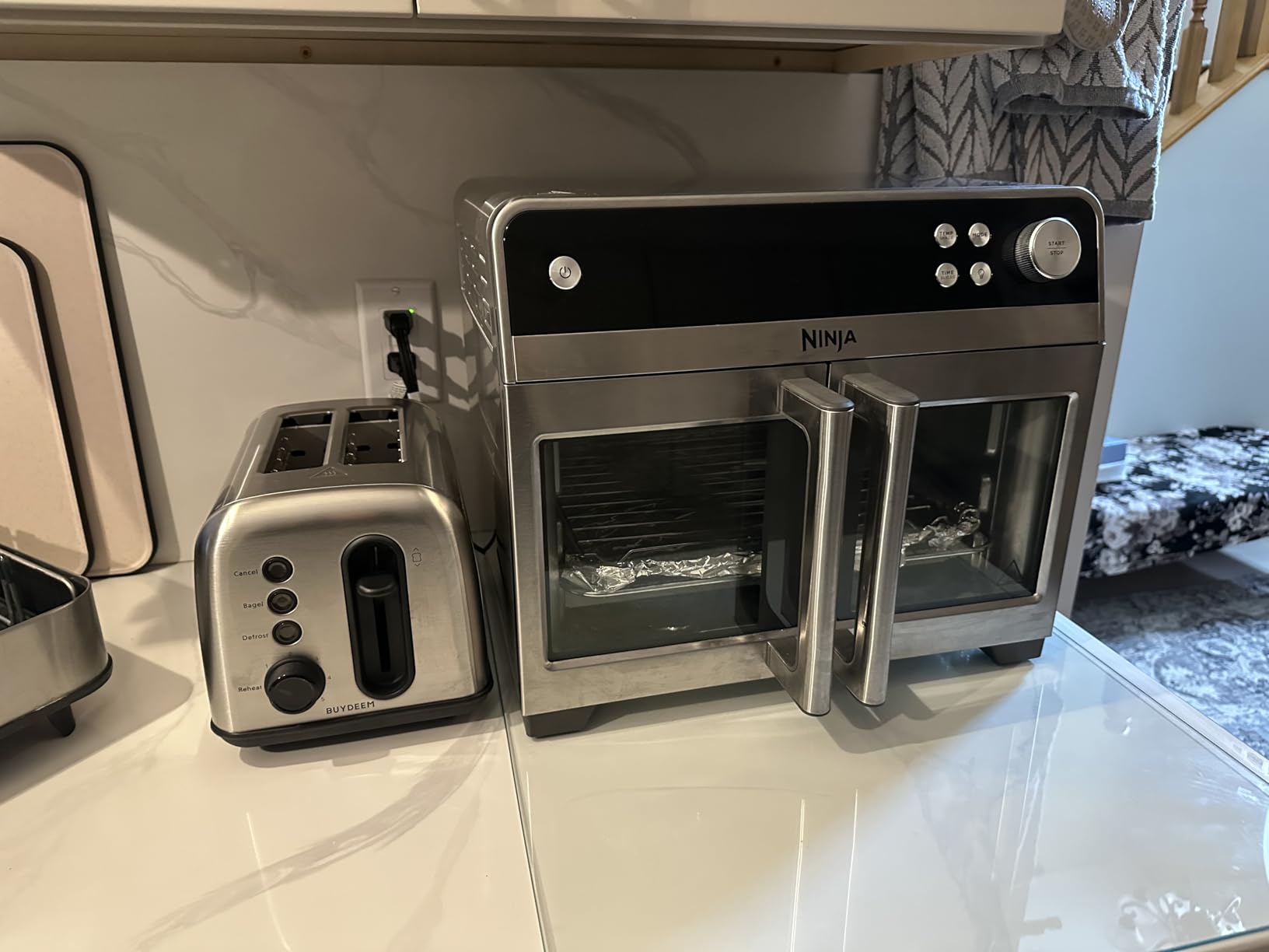 BUYDEEM DT420 2 Slice Toaster, Stainless Steel Toaster with Extra Wide Slots for Bagels, Muffins, High Lift Lever, 6 Shade Settings, Retro Sliver customer photo 2