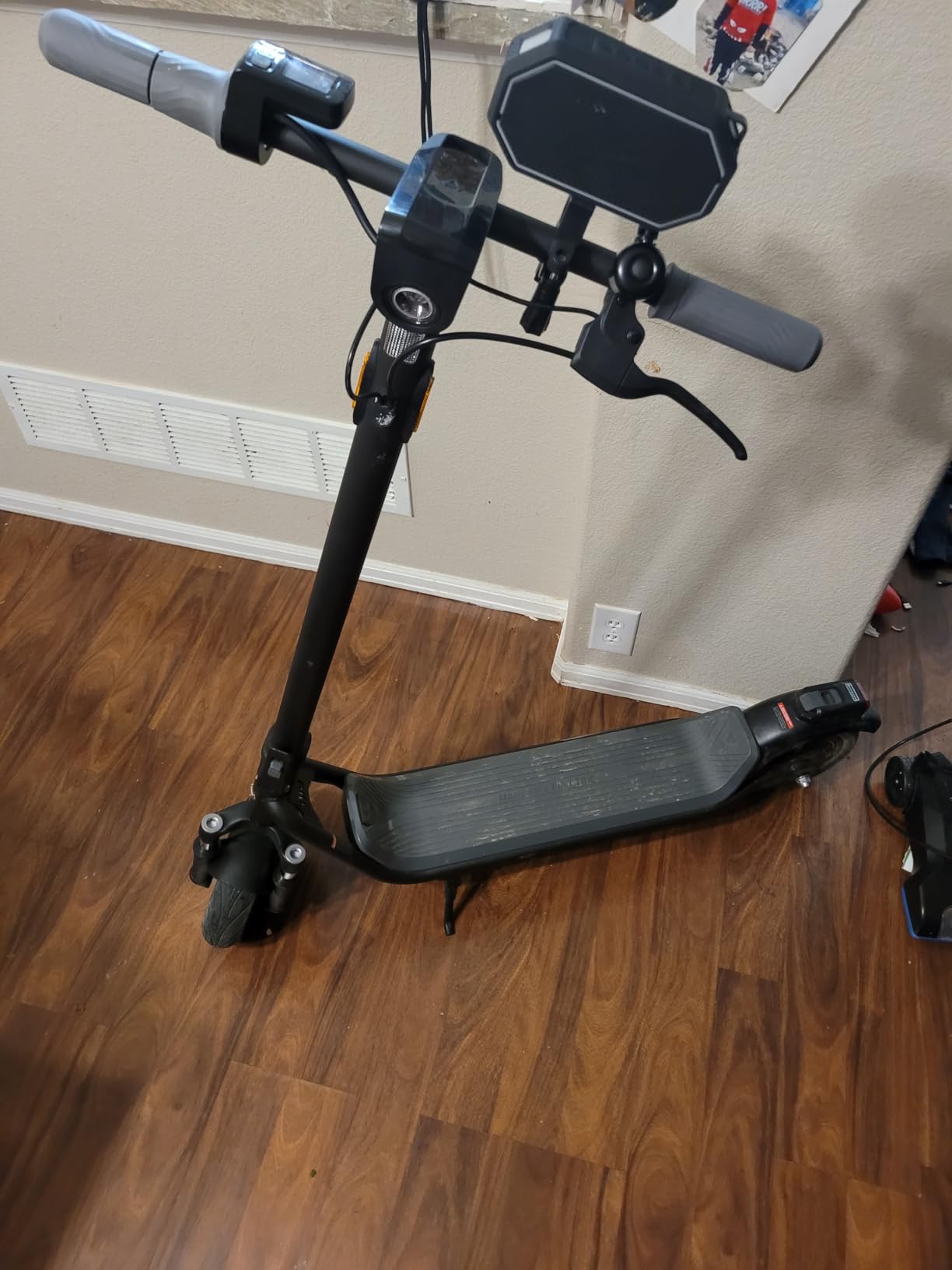 NIU K100P/K300P/K300X Electric Scooter Adult - E Scooter with Suspension, 600-1000W Peak Power, 18-37.3 Miles Max Range, Top Speed 17.4-23.6MPH, Commuting E-Scooter customer photo 1