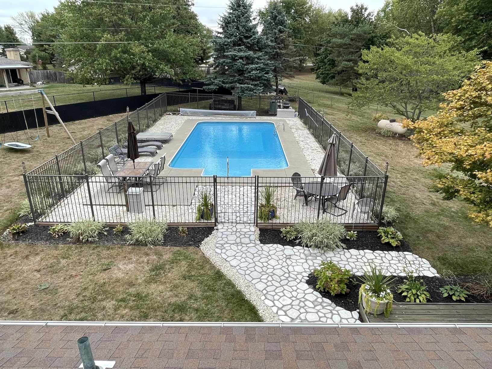 VEVOR Inground Pool Safety Cover, Fits 20 ft x 40 ft Rectangular Winter Pool Cover with Right Step, Triple Stitched, High Strength Mesh PP, Good Rain Permeability, Installation Hardware Included customer photo 1