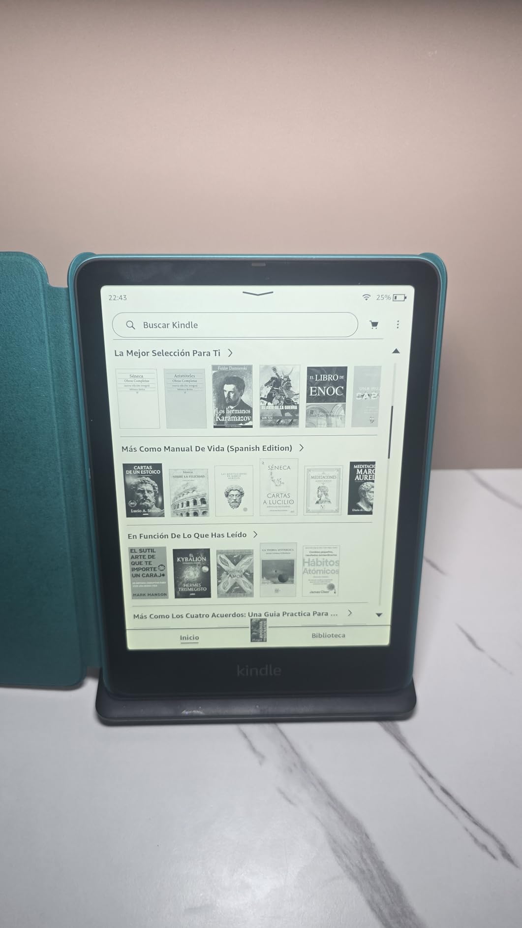 Kindle Paperwhite Bundle: Includes, Amazon Kindle Paperwhite Signature Edition 32GB | Black, Fabric Cover| Black & Wireless Charging Dock customer photo 1