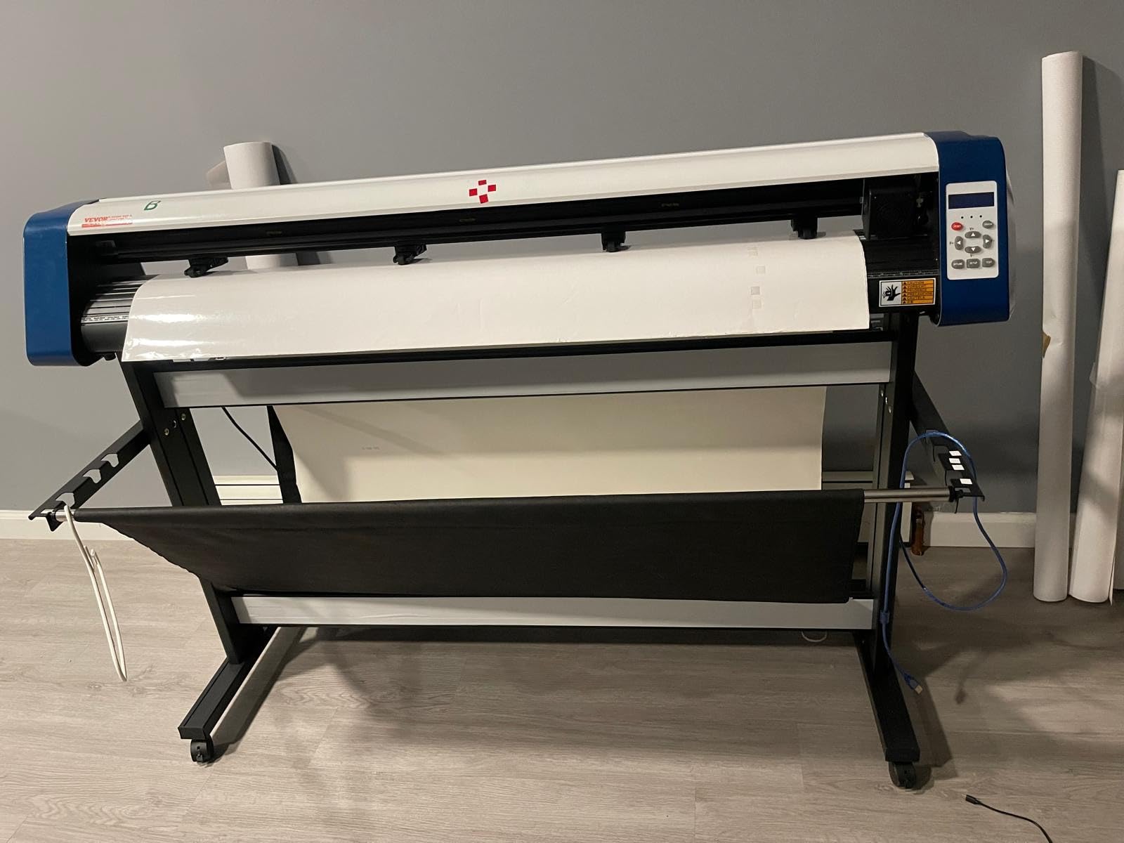 VEVOR 28-inch Cutting Machine for Vinyl, Features LCD Screen, Dual Adjustable Spring Rollers for Sign Crafting, Includes Signmaster for Creative Design & Cutting customer photo 2