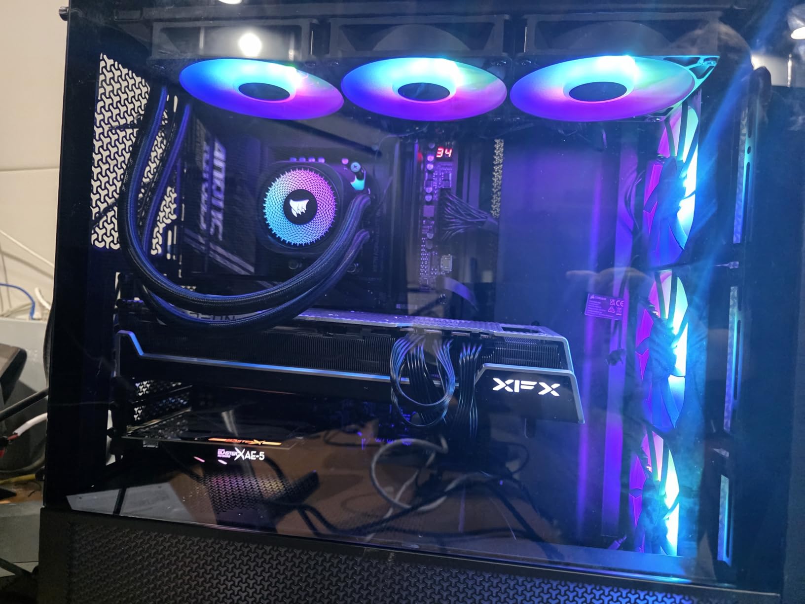 CORSAIR 4000D RS ARGB Frame Modular Mid-Tower ATX PC Case, High Airflow, 3X Pre-Installed RS Fans, InfiniRail Mounting System, ASUS BTF, MSI Zero, Gigabyte Stealth, Black customer photo 2