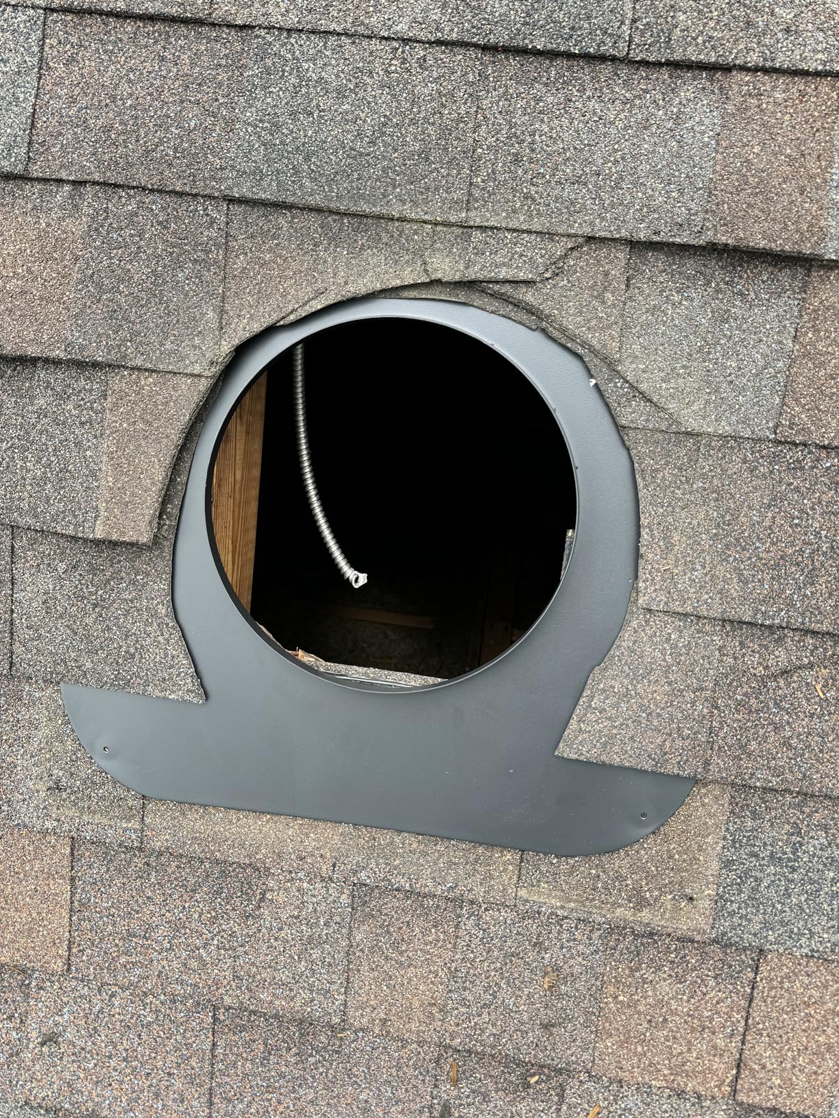 VEVOR 42W Solar Attic Fan, 2800 CFM Smart Roof Vent Built-in Temperature Sensors with Remote Control, Low-Noise & Weatherproof for Attic, Garage, RV Ventilation customer photo 2