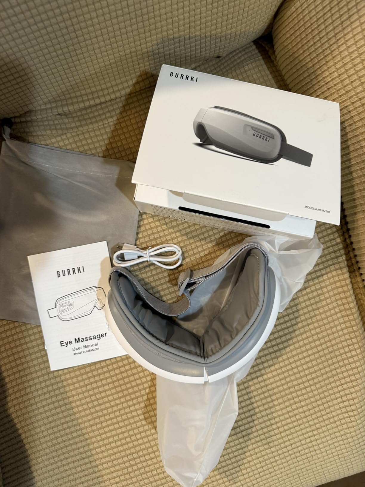 Eye Massager with Heat & Bluetooth Music, Massaging Eye Mask customer photo 1