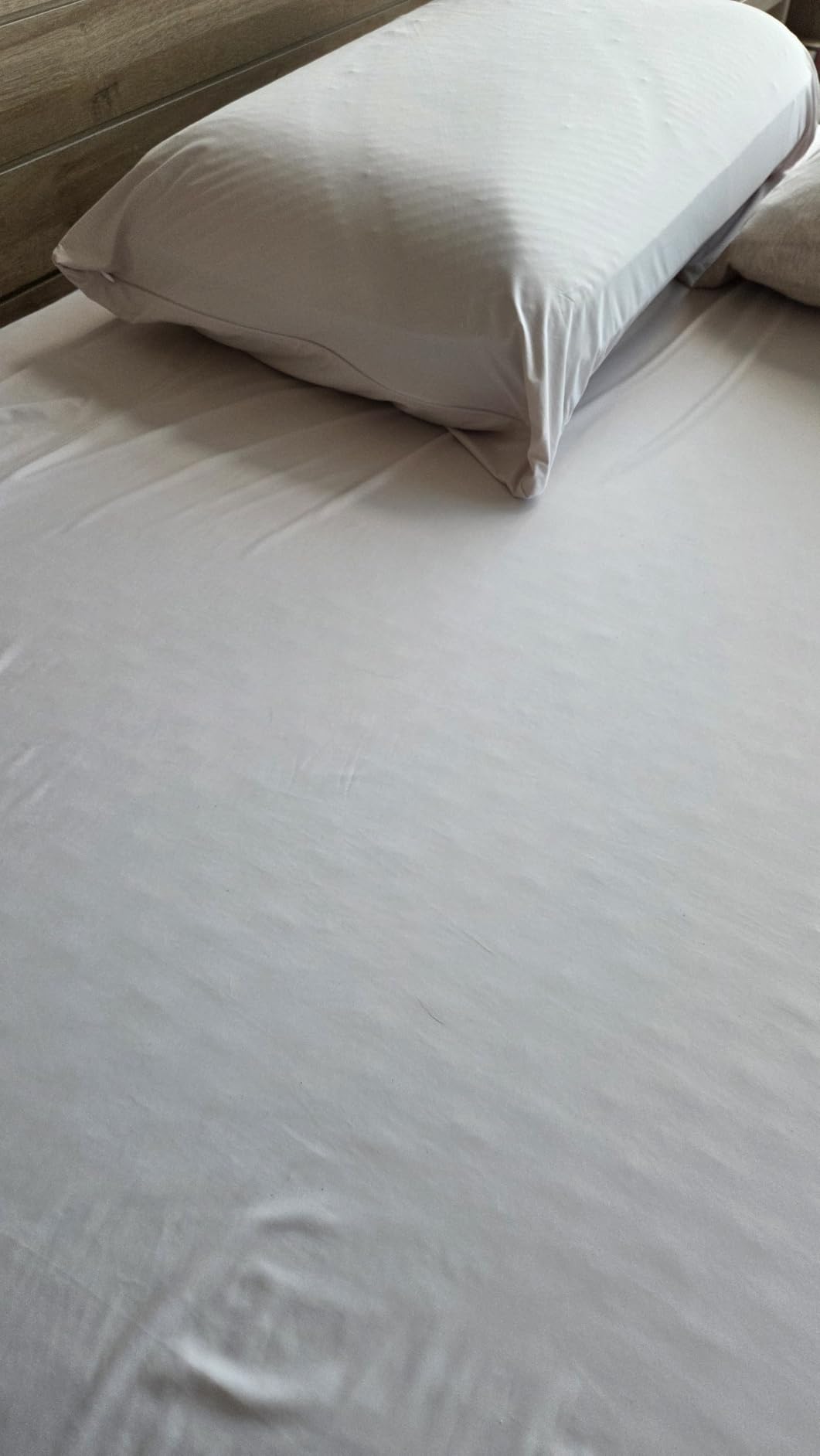 Bedsure Cooling Sheets Queen Size, Cooling Bed Sheets for Hot Sleepers, Chill Cool Sheet, Deep Pocket Up to 18 Inches, Soft & Breathable Queen Sheet Set, 4 Pieces, White customer photo 1
