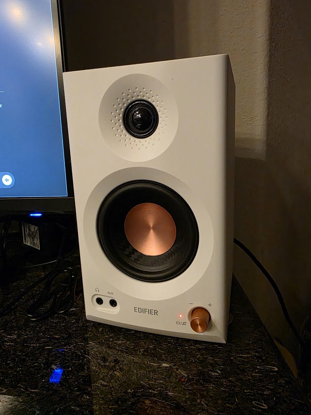 Edifier MR3 Powered Studio Monitor Speakers, Hi-Res Audio Certified Bluetooth V5.4 Active Bookshelf Loudspeakers - Black (Pair) customer photo 2