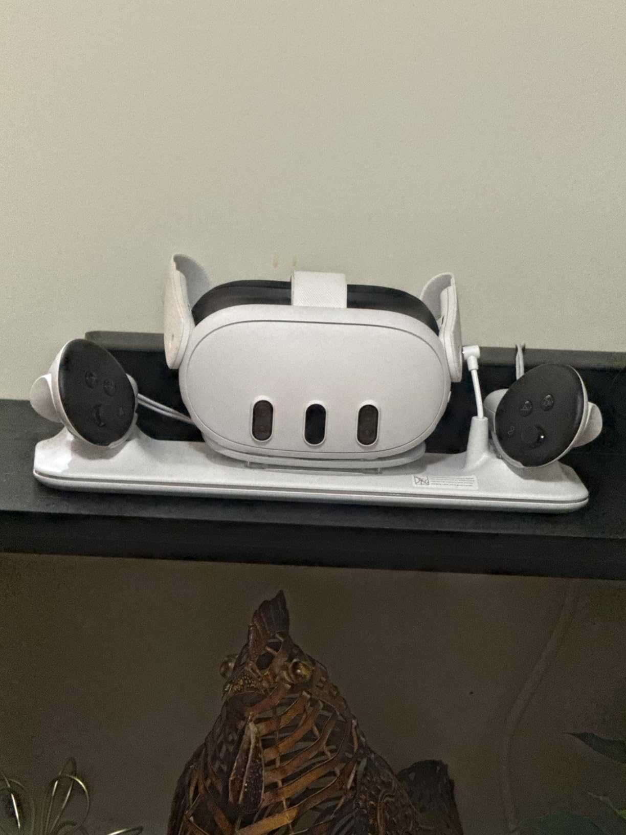 Charging Dock for Meta Quest 3S/3, Kinwin Magnetic Charging Station for Oculus Quest 3S/3 Accessories with RGB Light, Charging Stand for VR Headset & Controller with 2 Rechargeable Batteries (White) customer photo 1