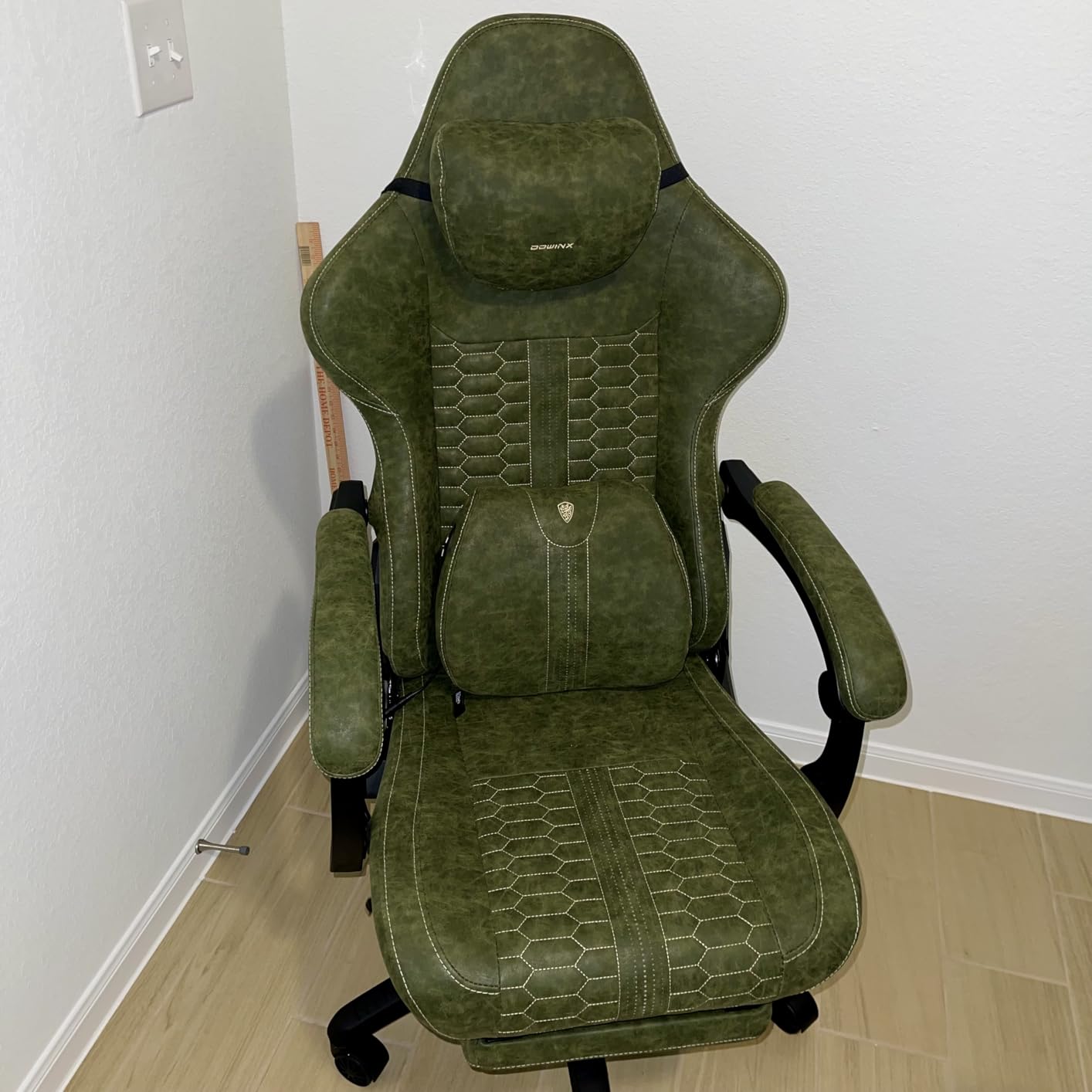 Dowinx Big & Tall Vintage Gaming Chair for Adults, 400 lb Capacity Heavy Duty Ergonomic Computer Chair with Massage Lumbar, Footrest & Easy Side Recline (Brown) customer photo 1