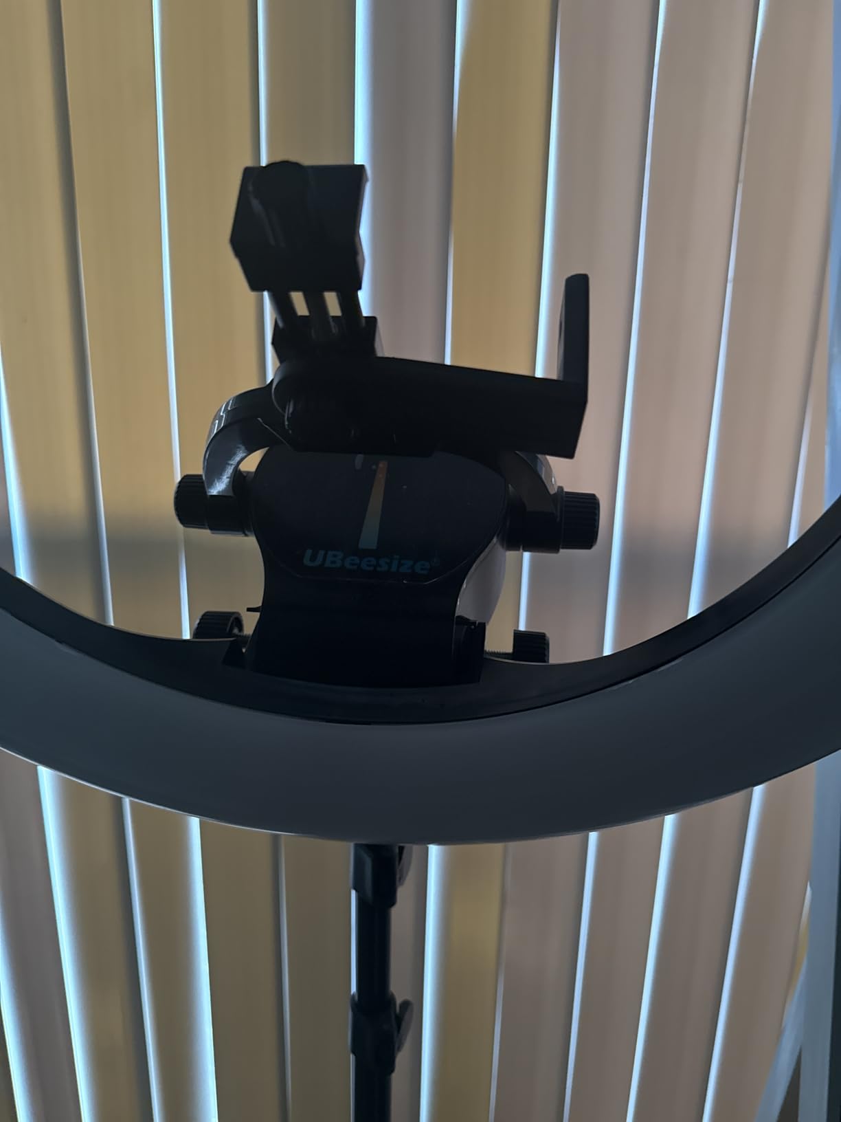 UBeesize 22'' Ring Light with 72'' Stand, 65W Large Ring Light with Phone Holder, Dimmable LED Light for Makeup Barber Stylist Tattoo YouTube TikTok Photography customer photo 1