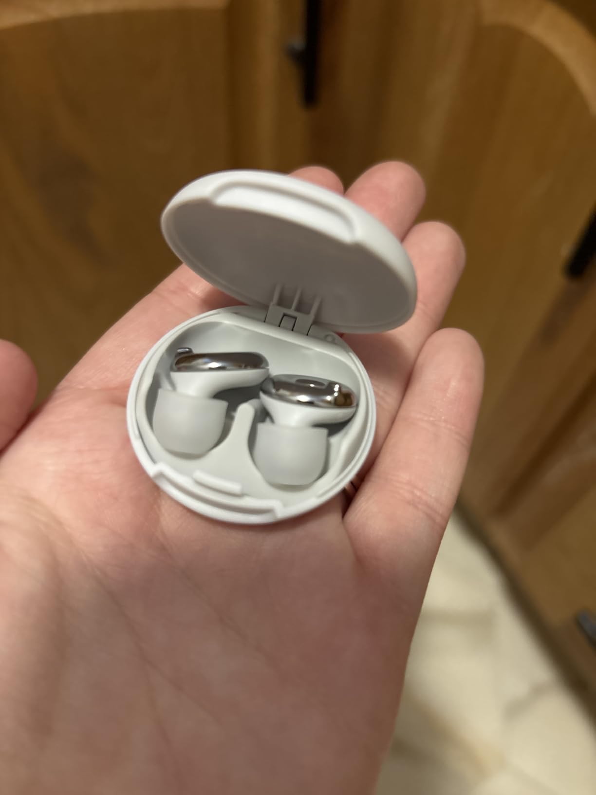 Loop Switch 2 Adjustable Ear Plugs - 3 Noise Relief Modes for Ultimate Control | Flexible Earplugs for Focus, Travel, Socializing, Festivals & More | 20-26 dB (SNR) Reduction customer photo 2