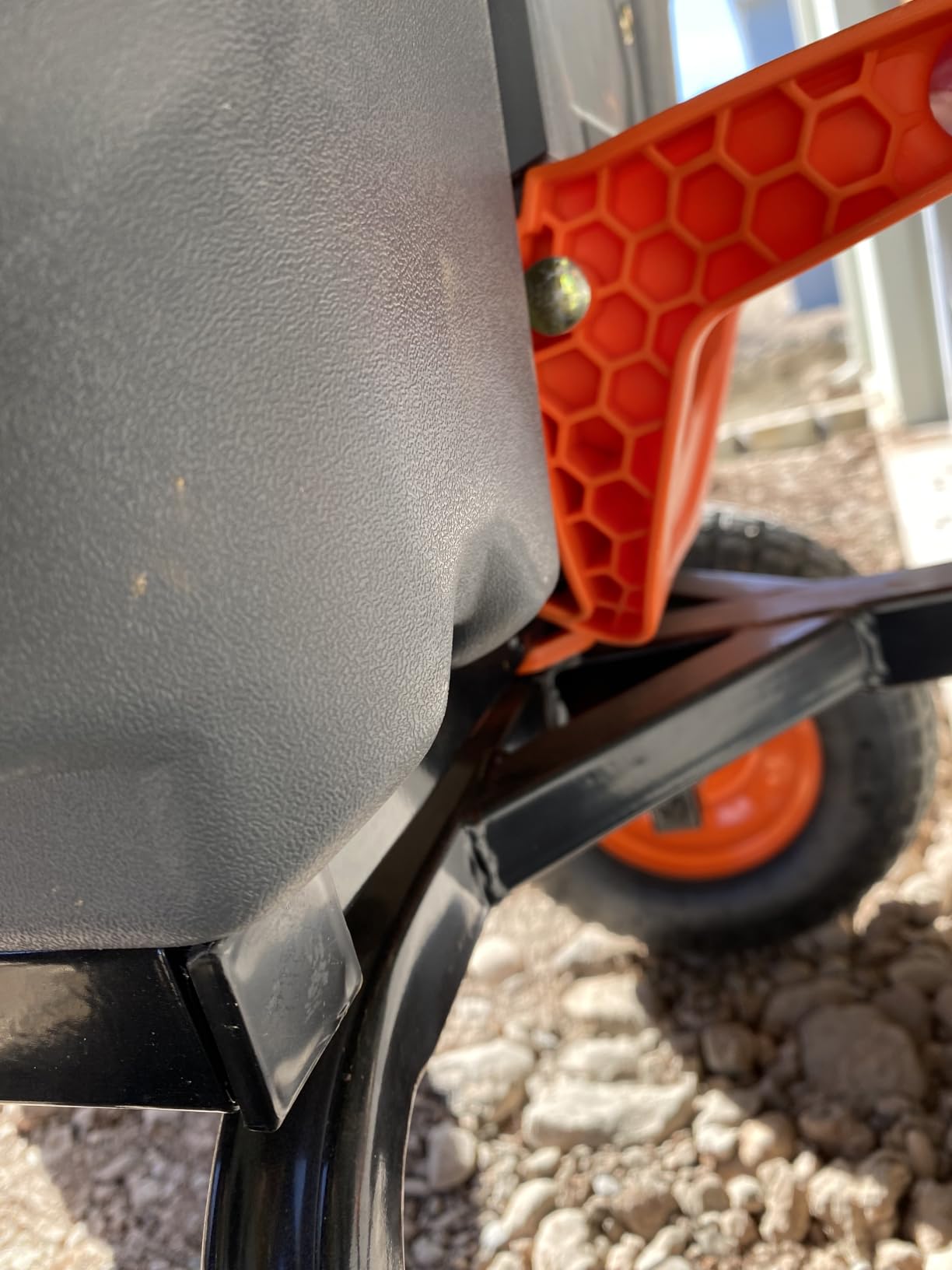 VEVOR 4 Cu.Ft. 600lbs Poly Garden Dump Cart, Heavy Duty 4 Wheel Wheelbarrow Yard Cart Dump Wagon with 10in All Terrain Wheels, Steel Frame and Quick Release System customer photo 2