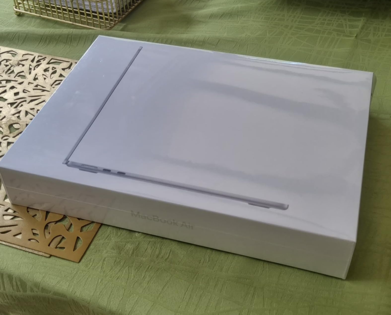 2022 MacBook Air Laptop with M2 chip: Built for Apple Intelligence, 13.6-inch Liquid Retina Display, 16GB RAM, 256GB SSD Storage, Backlit Keyboard, 1080p FaceTime HD Camera; Midnight customer photo 1