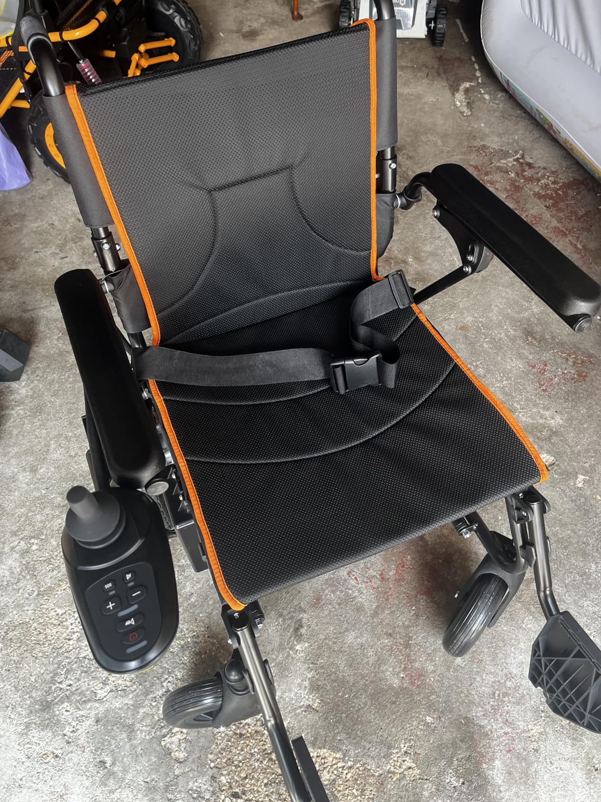 AIRHOT Foldable Electric Wheelchair for Adults, 15 Miles Long Travel Range Power Wheelchair, 300LBS Weight Capacity, All Terrain Motorized Wheelchair for Seniors Portable customer photo 1
