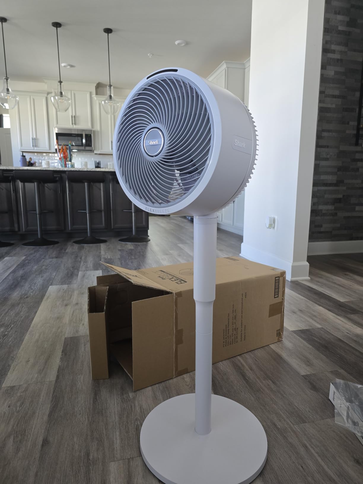 Shark FlexBreeze Pro Mist Fan - Indoor & Outdoor, Integrated Misting, Pedestal to Tabletop, Corded or Cordless, Up to 24-Hr Battery, Oscillating, Charcoal Grey, FA302 (2025 Release) customer photo 2