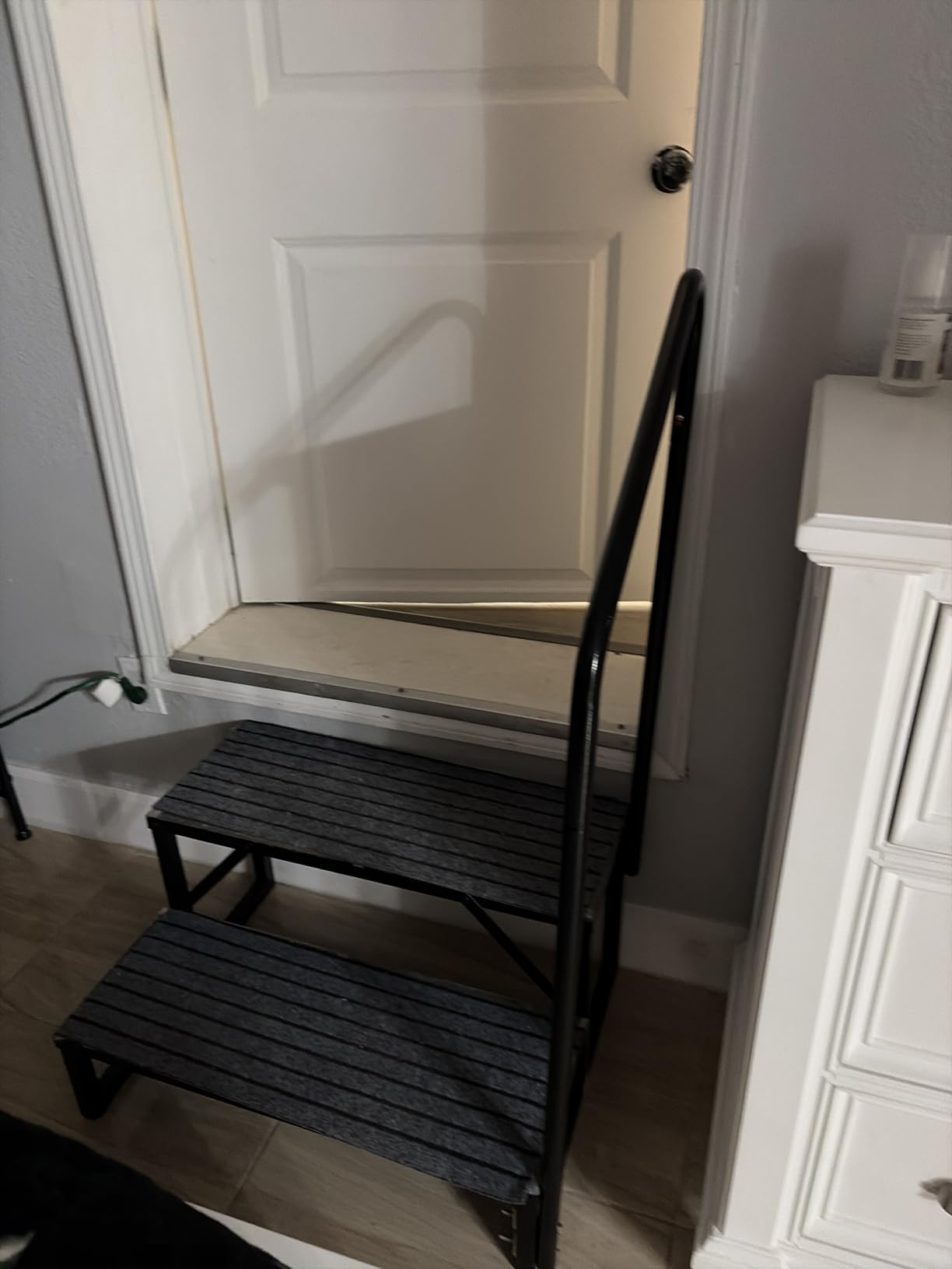RV Steps Spa Steps with Handrail - 3 Step Hot Tub Steps Trailer Steps Mobile Home Stairs for 5th Wheel RV, Trailer, Hot Tub, Pool, Porch with Non-Slip Mats customer photo 1