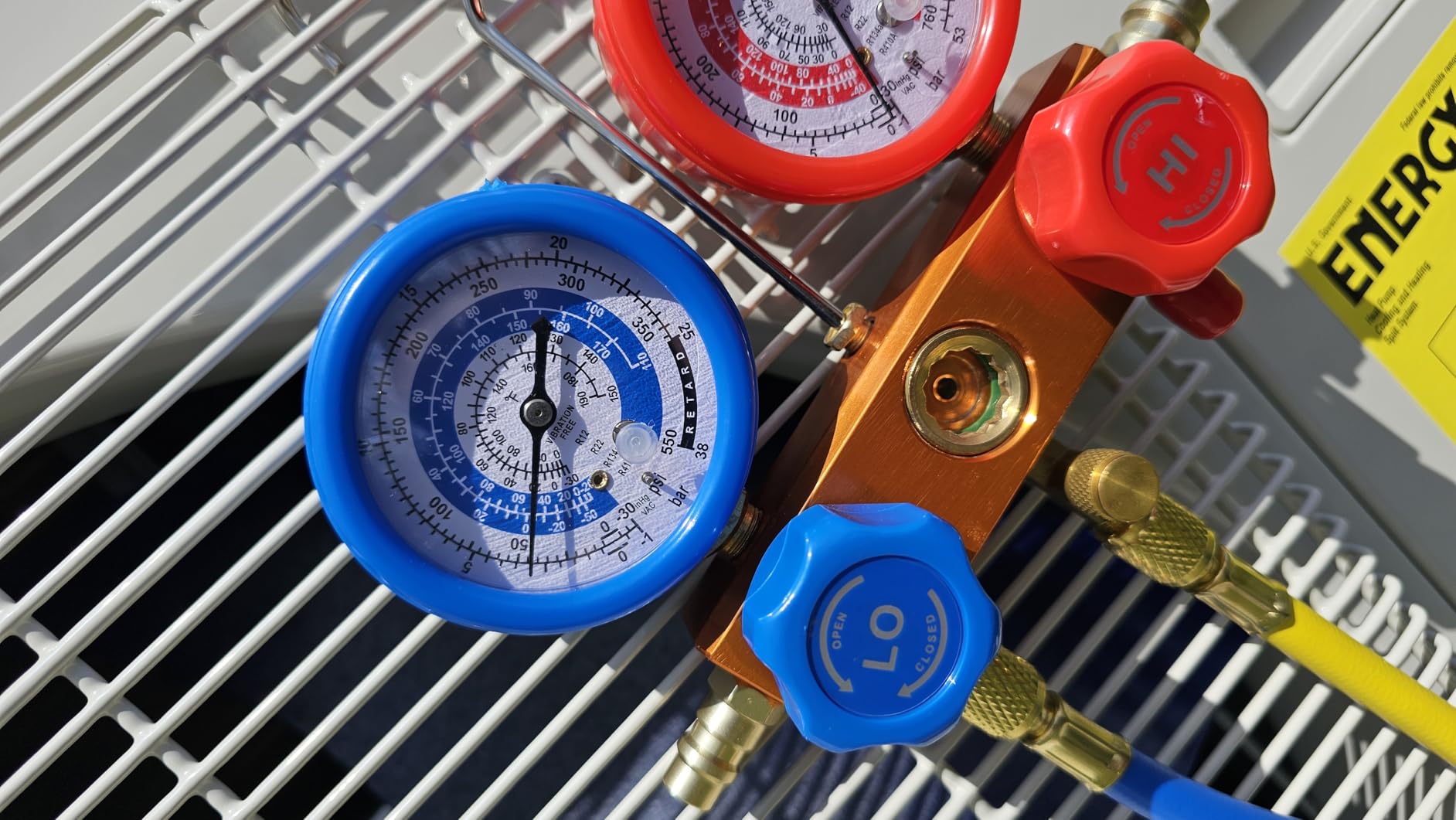 VEVOR 4.5 CFM AC Vacuum Pump and Gauge Set, Single Stage Rotary Vane HVAC Air Vacuum Pump, A/C Refrigerant Manifold Gauge Kit, with Leak Detector Hoses, for R134a, R12, R22, R502a, R410A, R404, R407C customer photo 2