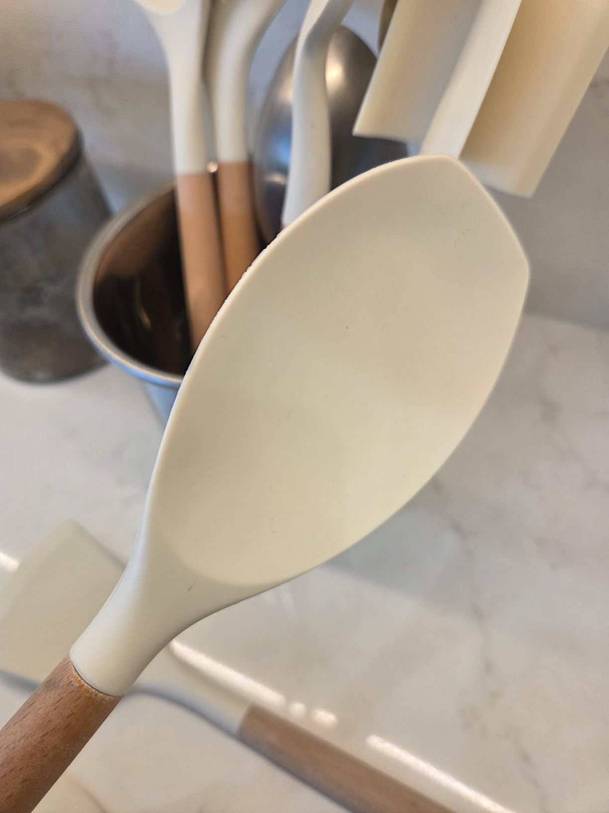CAROTE 22pcs Silicone Cooking Utensils Set, 446°F Heat Resistant Kitchen Utensils Gadgets Set, Spatula, Turner, Whisk, Tongs customer photo 1