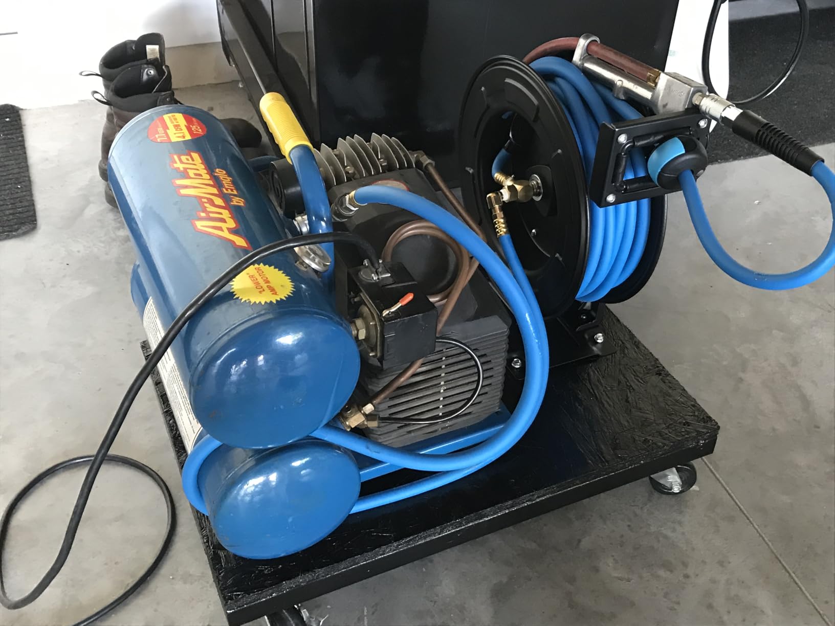 Retractable Air Hose Reel, 50 ft x 3/8 in Hybrid Air Hose Max 300PSI, Heavy Duty Air Compressor Hose Reel with Auto Rewind, Ceiling/Wall Mount for Garage, Workshop, Home Studio customer photo 2
