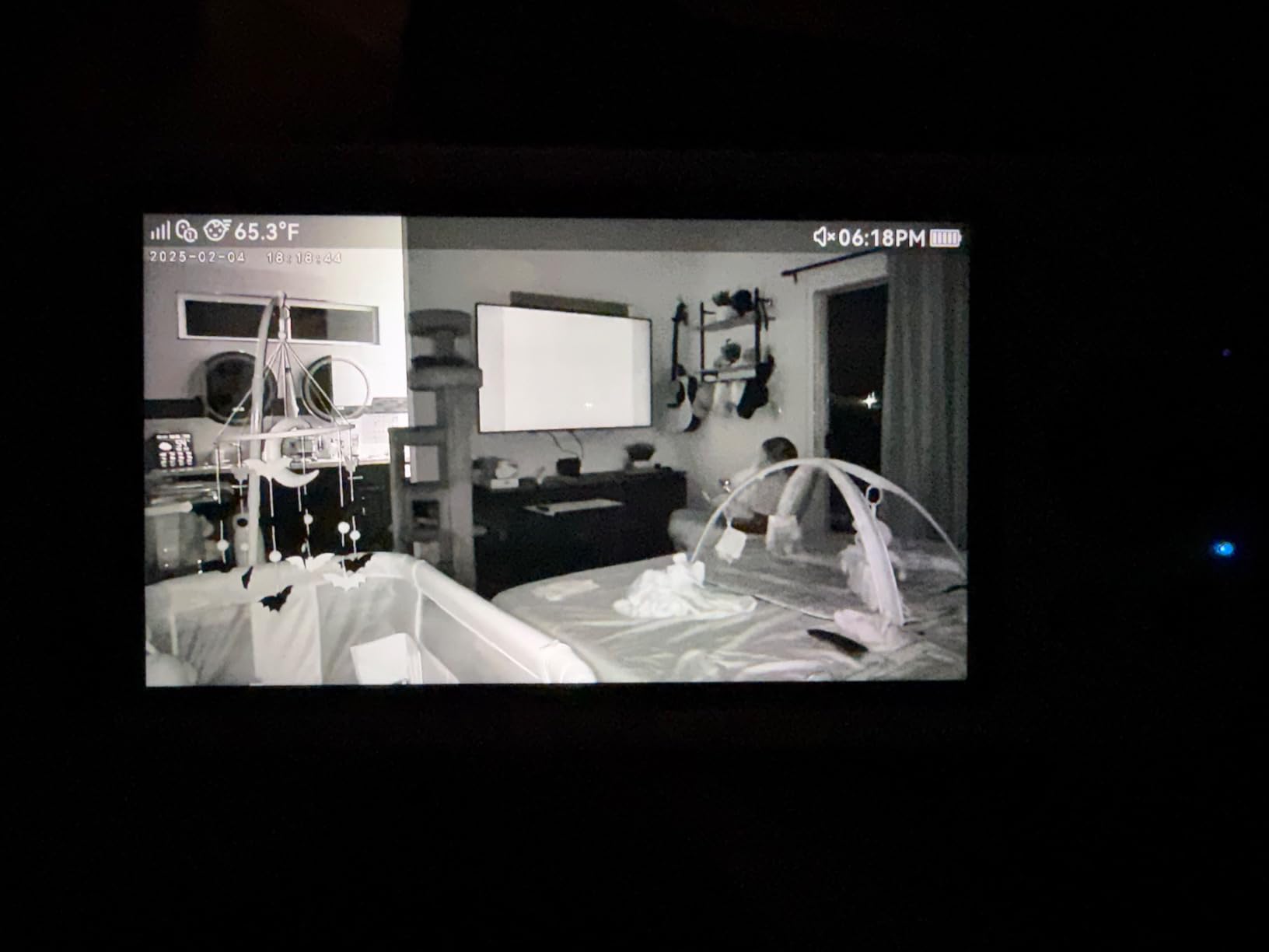 Momcozy Smart WiFi Baby Monitor with Camera and Audio, 5 inch 1080P Screen with Wall Mount customer photo 2