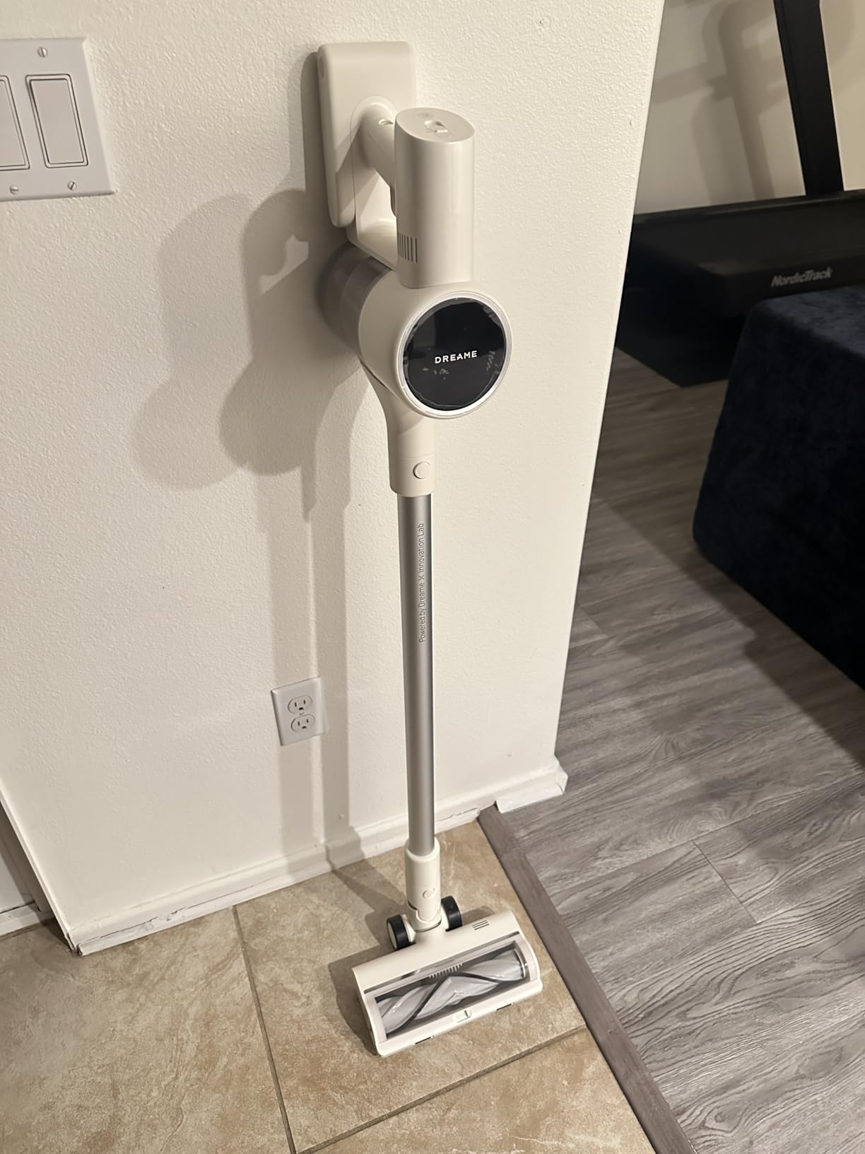 DREAME Cordless Vacuum Cleaner R10 Pure, 120AW Powerful Suction, Stick Vacuum Cleaner for Home, Anti-Tangle, LED Headlights, Up to 60 Mins Runtime, Lightweight for Carpet, Hard Floor, Pet Hair customer photo 1