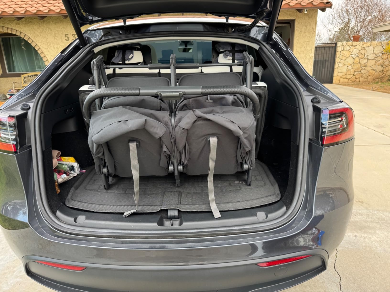 UPPAbaby Minu Duo Side-by-Side Double Stroller - Lightweight + Compact Design for Travel - Easy Fold - from Birth to Toddler - Independent Recline - Jake (Charcoal/Carbon Frame/Black Leather) customer photo 1