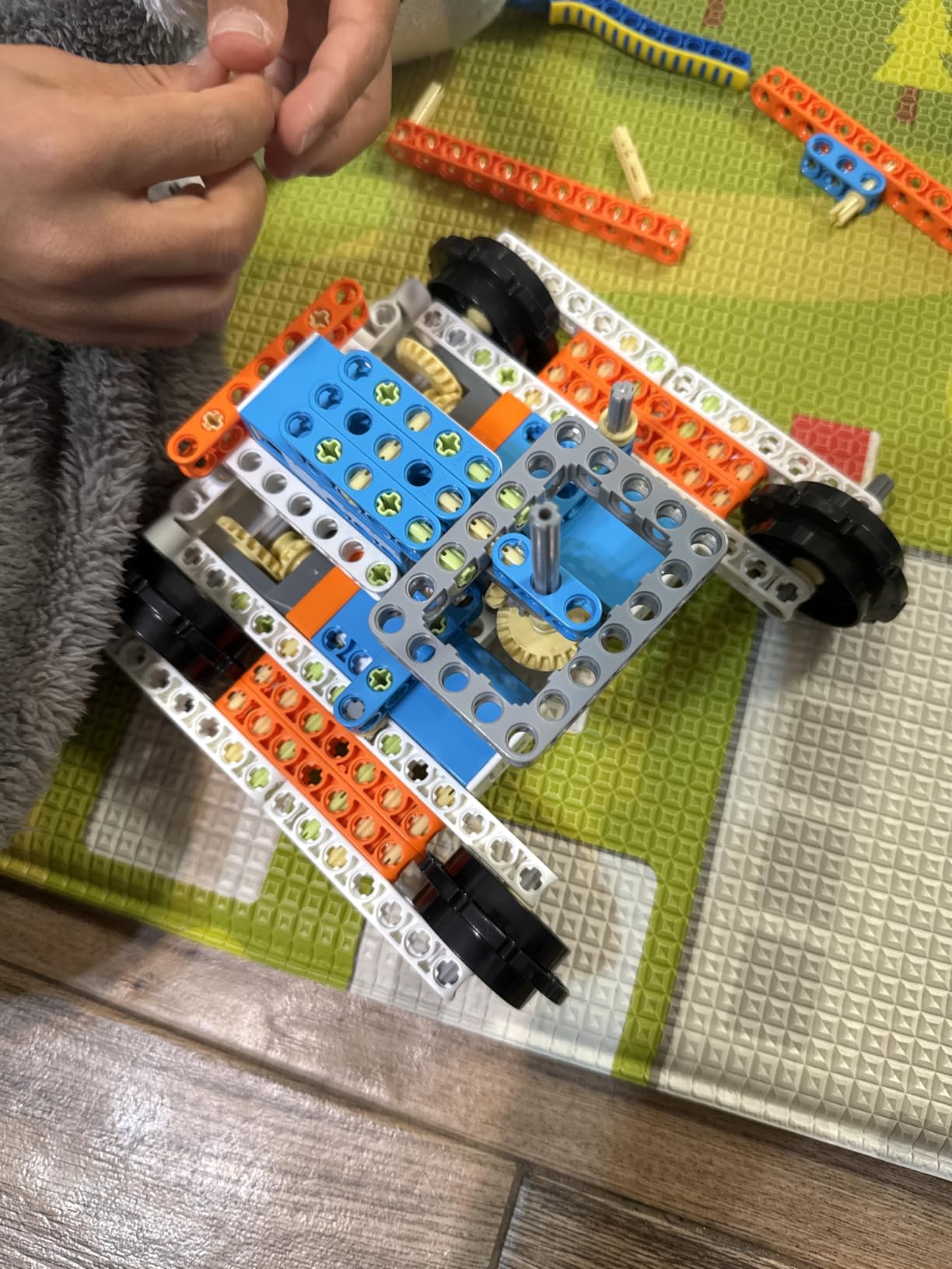 WhalesBot D1 21-in-1 STEM Coding Robot Kit for Kids (Ages 4+), 280+ Pieces Educational Building Set with APP-Controlled & Programming, 3D App Guidance, Ideal Toy Gift for Boys & Girls customer photo 1