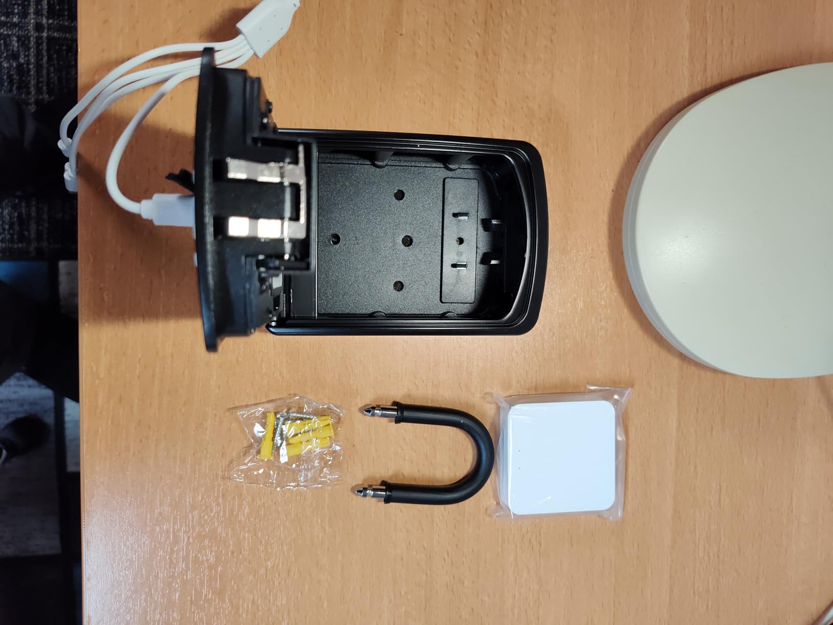 Smart Key Lock Box with WiFi, Remote Control Lock Box for House Key, APP Control Key Safe Box with Code for Outdoor customer photo 1