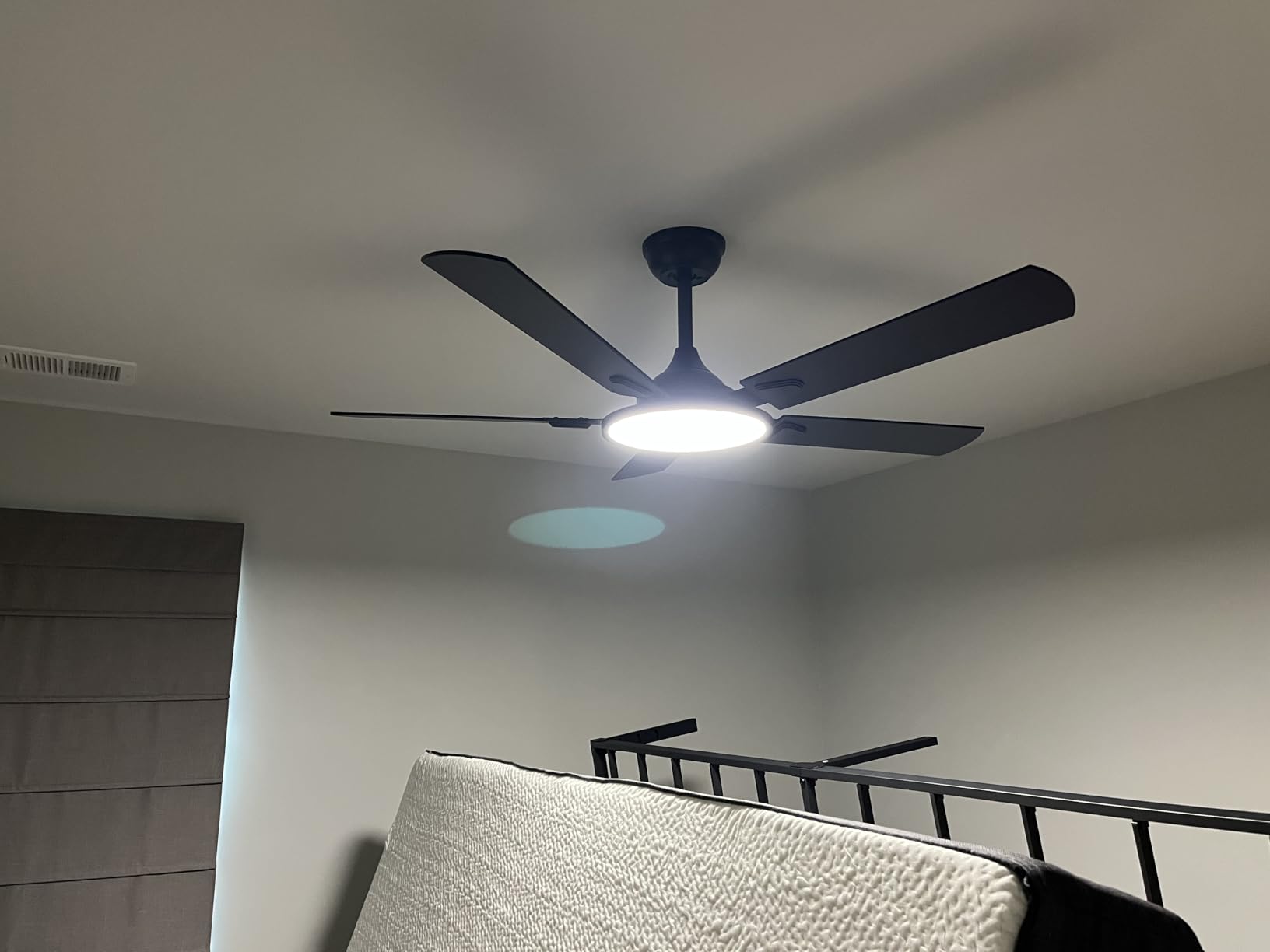 OJX Ceiling Fans with Lights, 52 inch Ceiling fan with Light and Remote/APP Control, 3CCT, Quiet DC Reversible, Dimmable, Modern Ceiling Fan for Bedroom, Living Room, Kitchen, Indoor/Outdoor Use customer photo 1