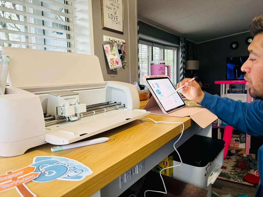 Explore 4 - Smart Cutting Machine (Seashell) | Engagement Plus Bundle - Includes EasyPress 3 Heat Press customer photo 1
