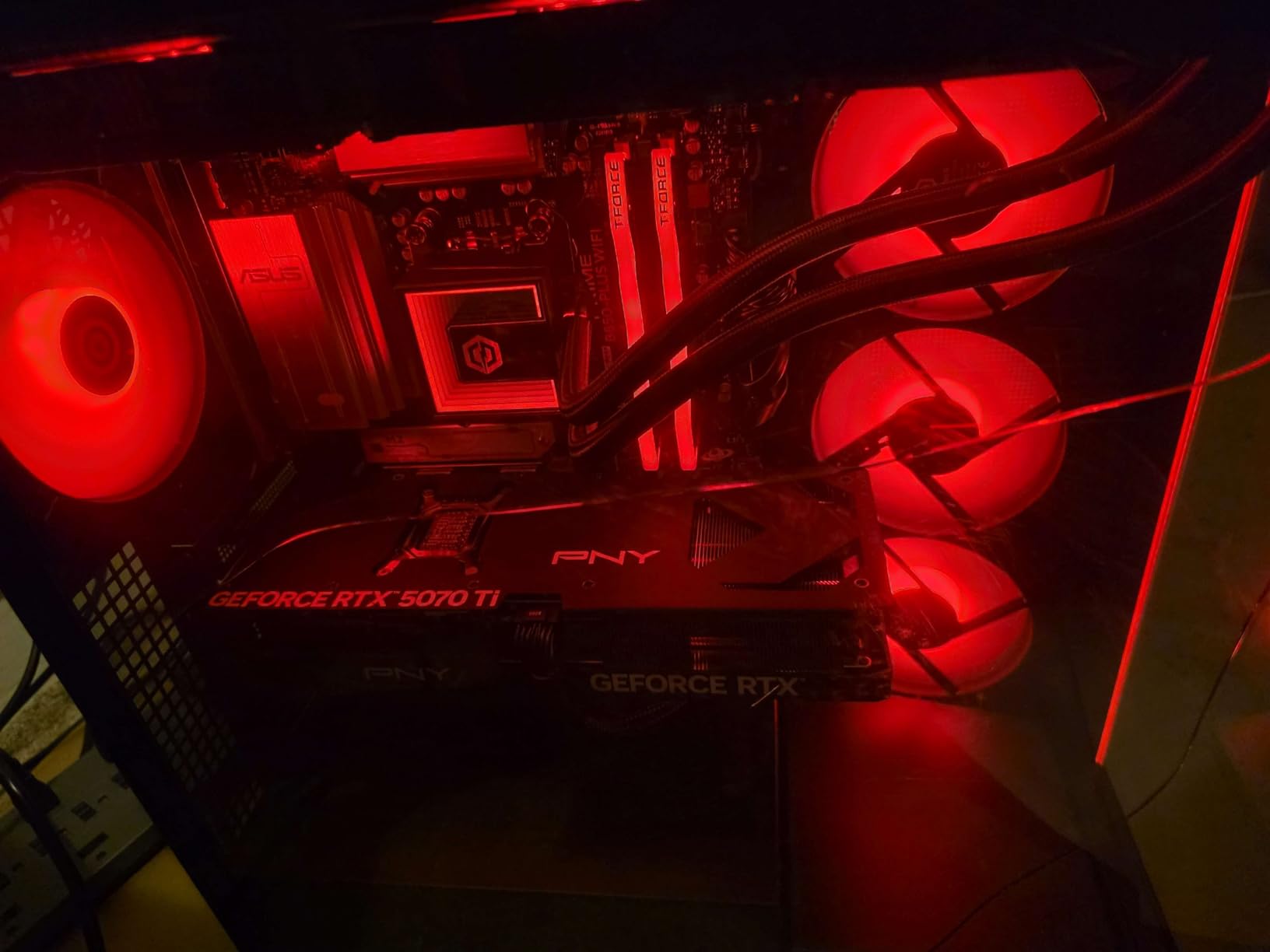 CyberpowerPC Gamer Supreme Gaming PC, AMD Ryzen 7 9800X3D 4.7GHz, GeForce RTX 5070 Ti 16GB, 32GB DDR5, 2TB PCIe 4.0 SSD, WiFi Ready & Windows 11 Home (SLC8480A8) customer photo 2