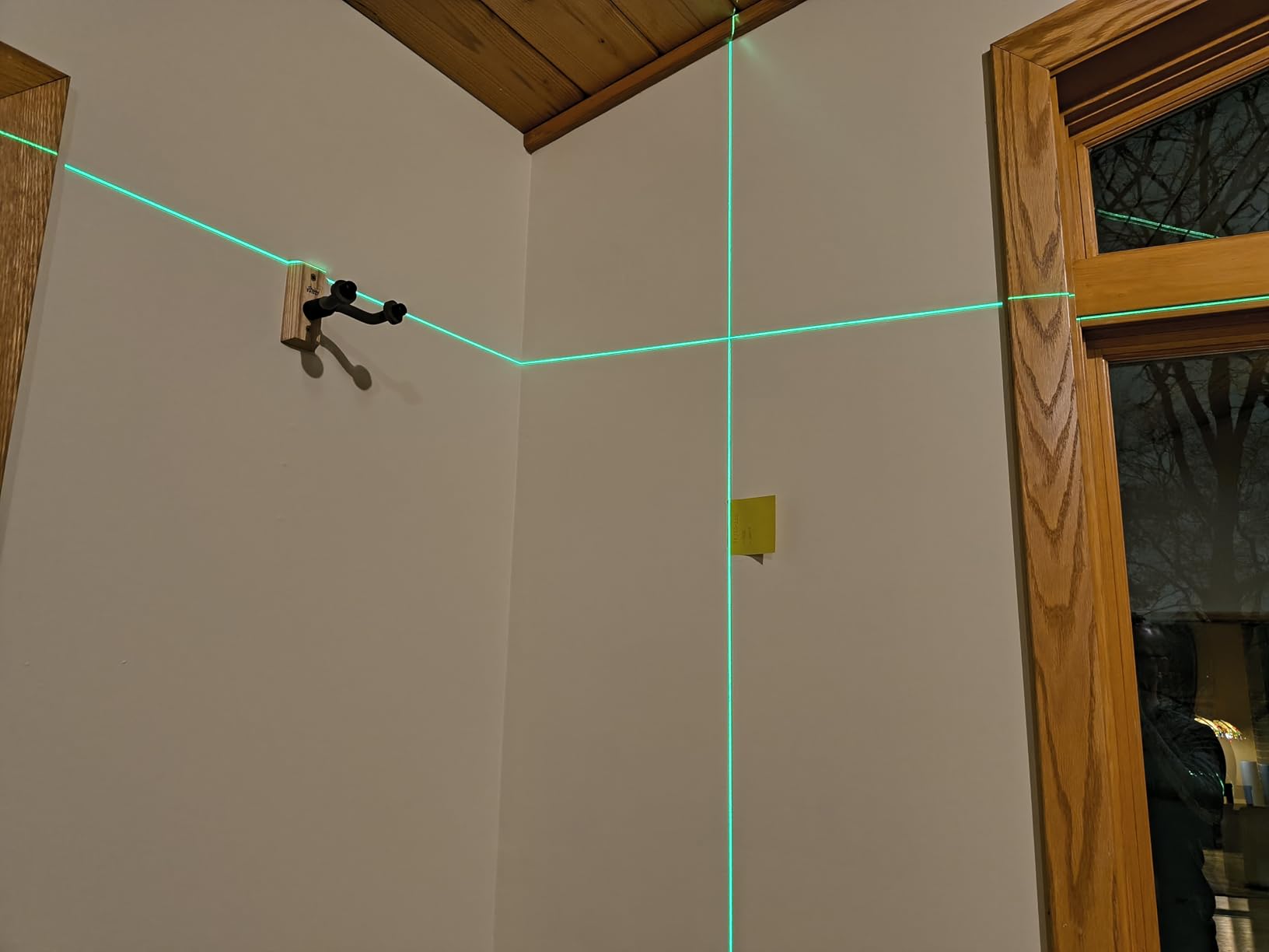 Self Leveling Laser Level 100ft, Green Cross Line with Tripod, 4 Brightness Modes & Pulse Function, Manual & Self-Leveling Modes, IP54 Waterproof for Picture Hanging, Tile, DIY Construction customer photo 1