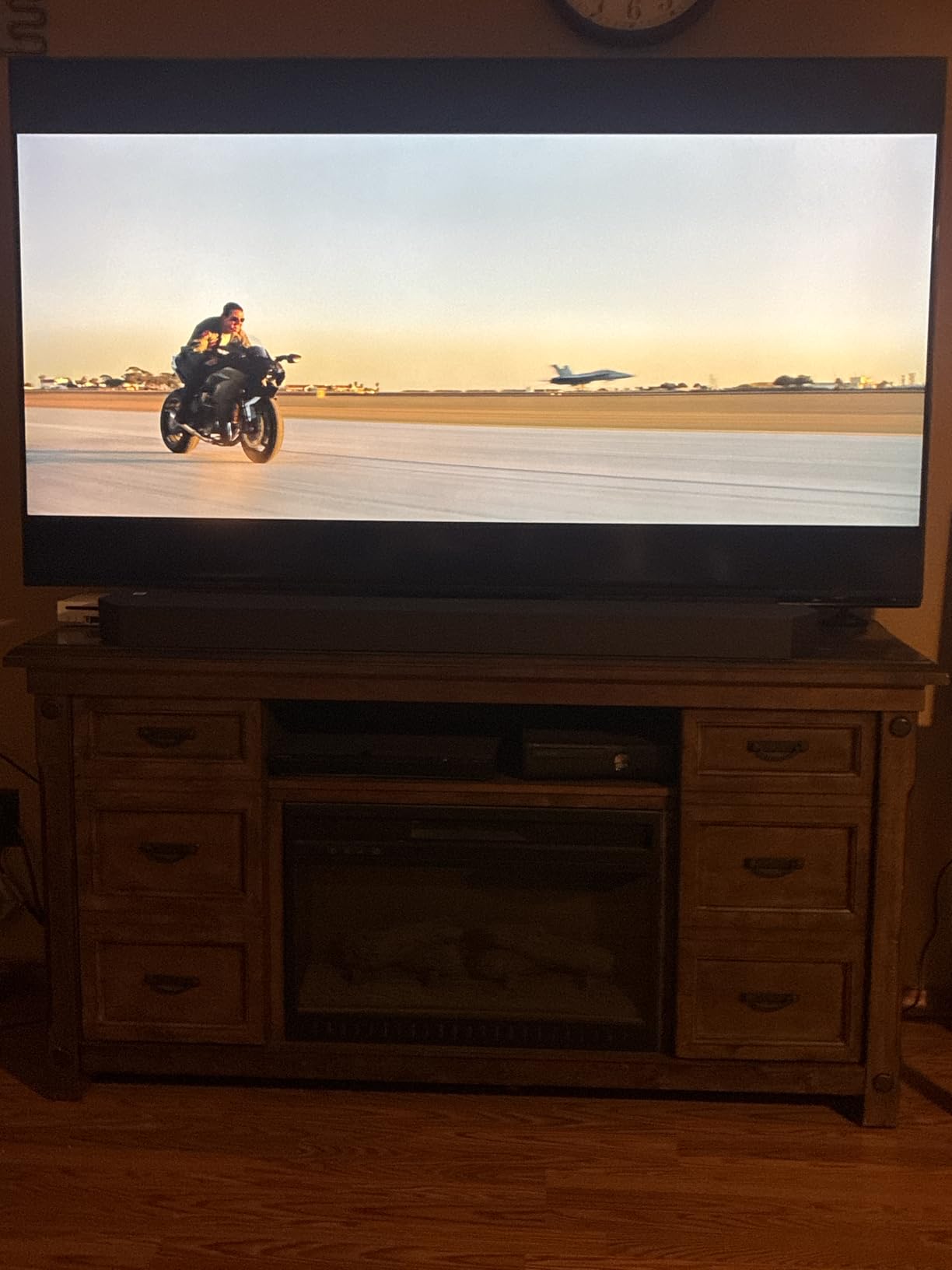 Q800F 5.1.2ch Q Series Soundbar + Subwoofer, Wireless Dolby Atmos, Q-Symphony, Game Mode Pro (HW-Q800F, 2025) customer photo 1