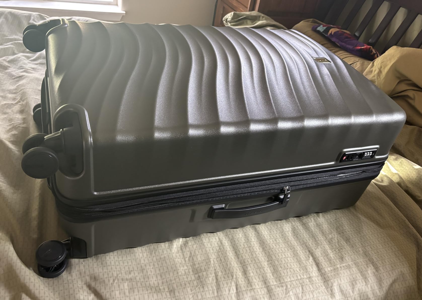 Travelpro Maxlite Air V2 Hardside Expandable Checked Luggage, 8 Spinner Wheels, Lightweight Hard Shell Suitcase, TSA lock, Slate Green, Checked Large 28-Inch customer photo 2