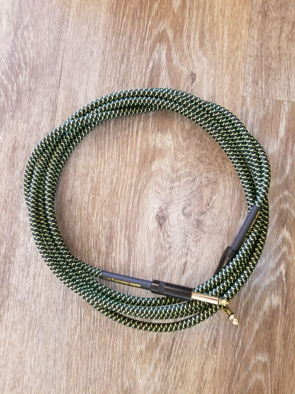 Pro Series Guitar Cable 10 ft, Gold-Plated Neutrik REAN Connector, 18 AWG 99.99% OFC, Low Capacitance Straight to Right Angle 1/4 Inch Instrument Cable for Fender Electric Guitar customer photo 2