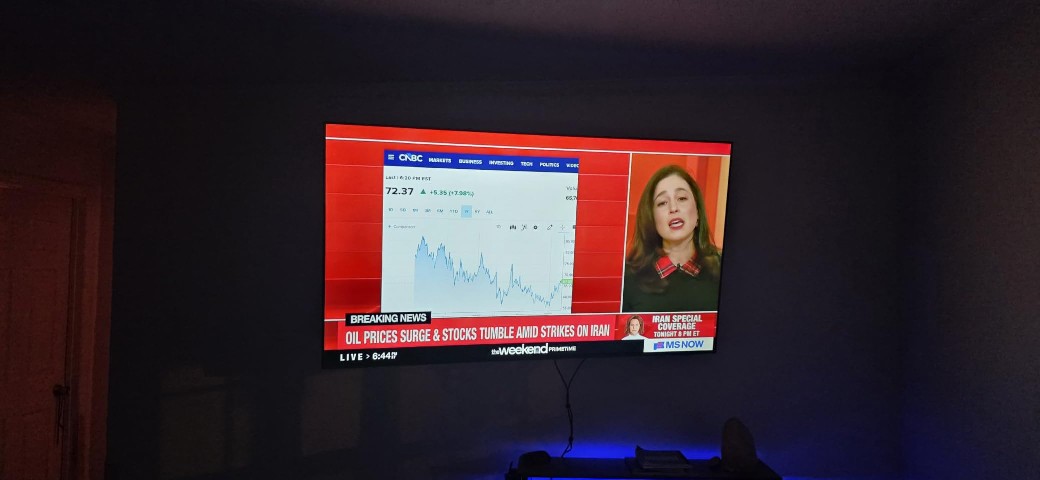 Samsung 70-Inch Class Crystal UHD U8000F 4K Smart TV (2025 Model) Endless Free Content, Crystal Processor 4K, MetalStream Design, Knox Security, Alexa Built-in customer photo 1