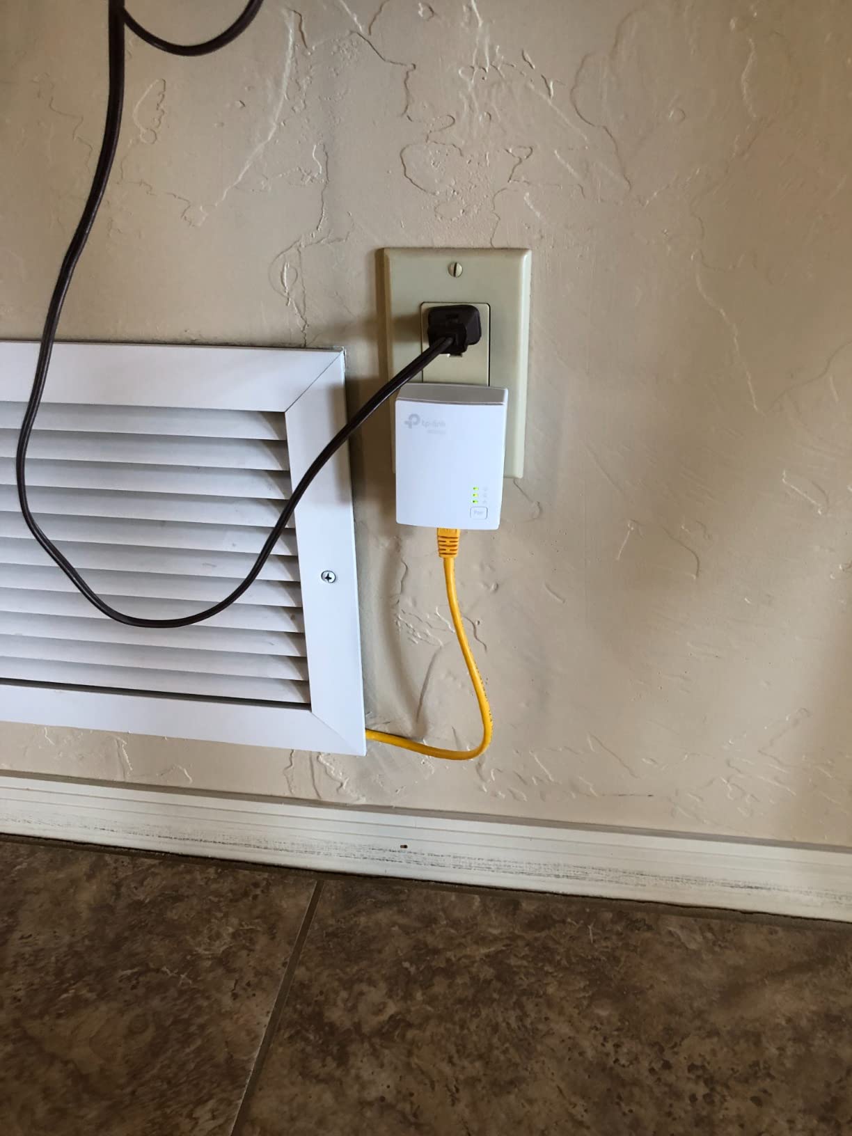 TP-Link TL-PI4824G 48V/24W DC Passive PoE Injector | Gigabit PoE Adapter | Plug & Play | Up to 100 Meters (325 feet) | Desktop/Wall-Mount | UL Certified customer photo 2