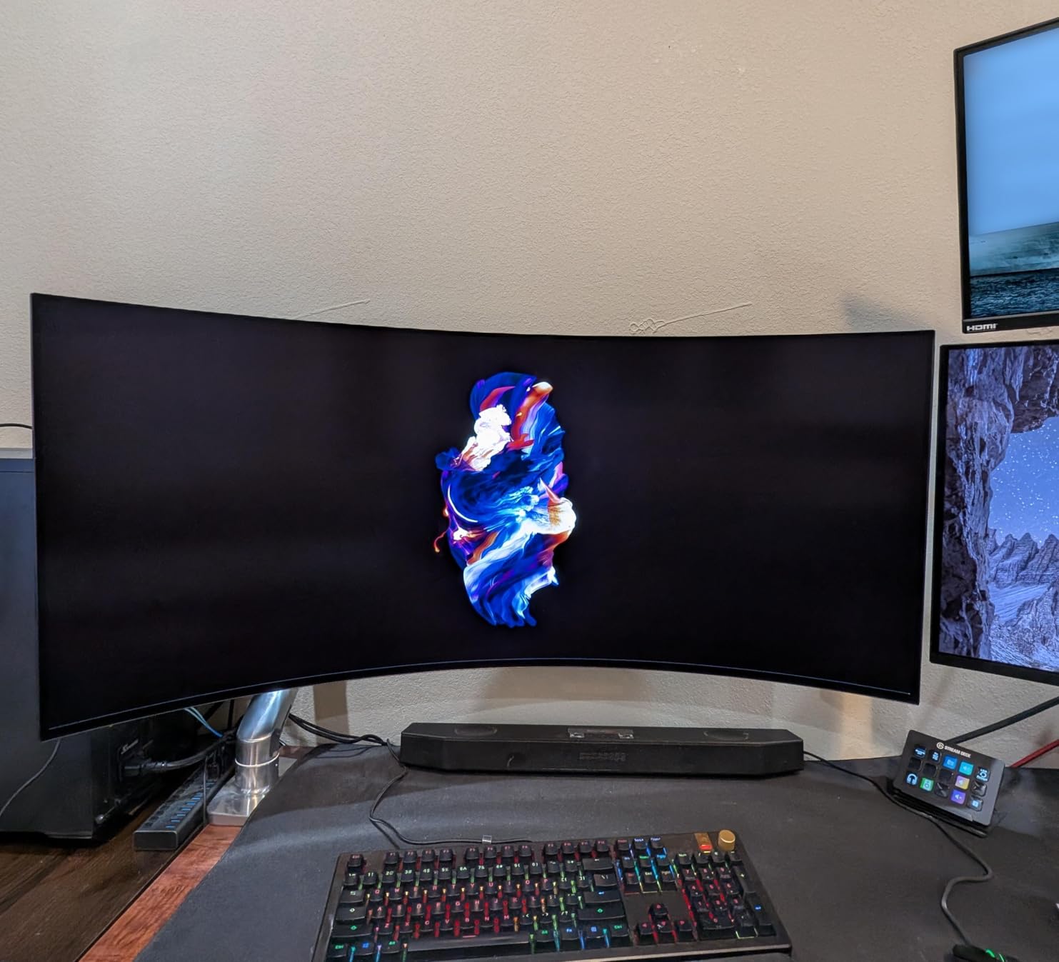 LG 34GX90SA-W 34-inch Ultragear WQHD (3440 x 1440) OLED Curved Gaming Monitor 240Hz, 1ms, NVIDIA G-Sync Compatible, AMD FreeSync Premium, VESA DisplayHDR True Black 400, webOS, USB Type-C, White customer photo 2