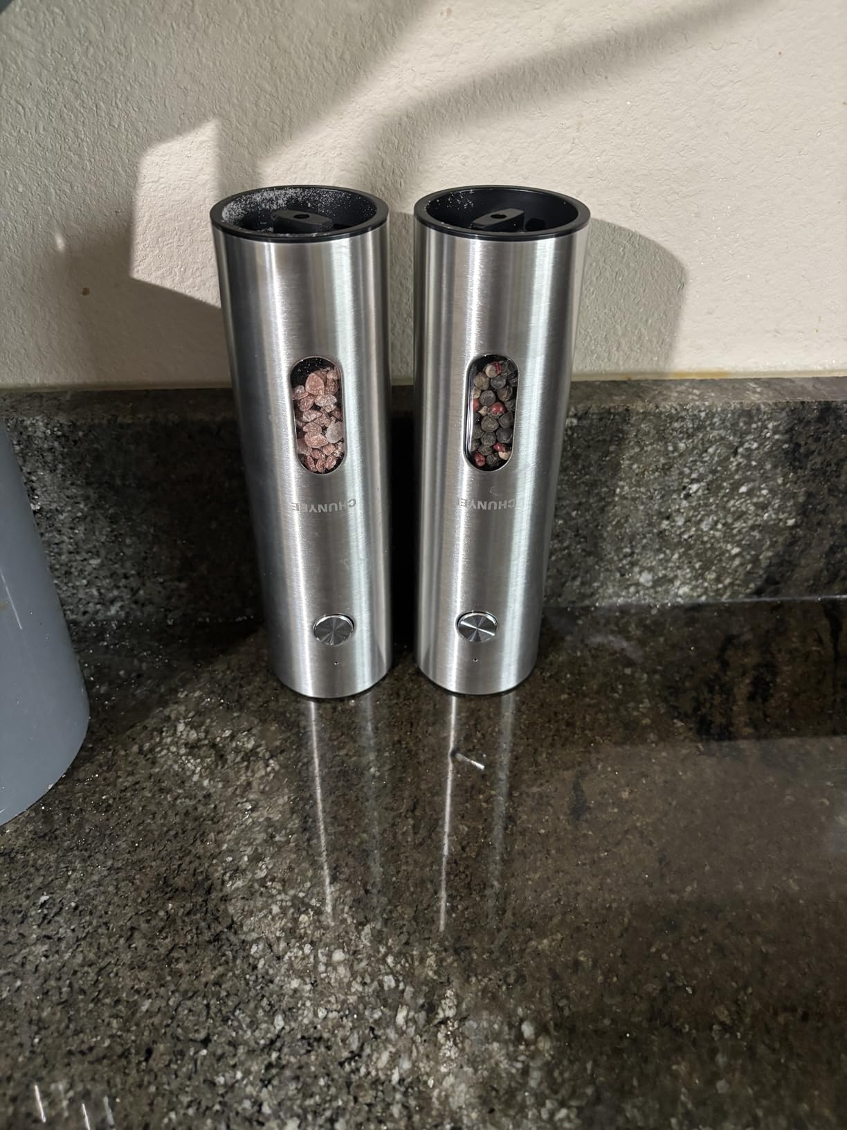 Electric Salt and Pepper Grinder Set with Rechargeable Base - Upgraded Large Capacity, Refillable Pepper Mill Set with LED Light & Adjustable Coarseness, Ideal for Kitchen, Outdoor, BBQ & Gift Giving customer photo 1