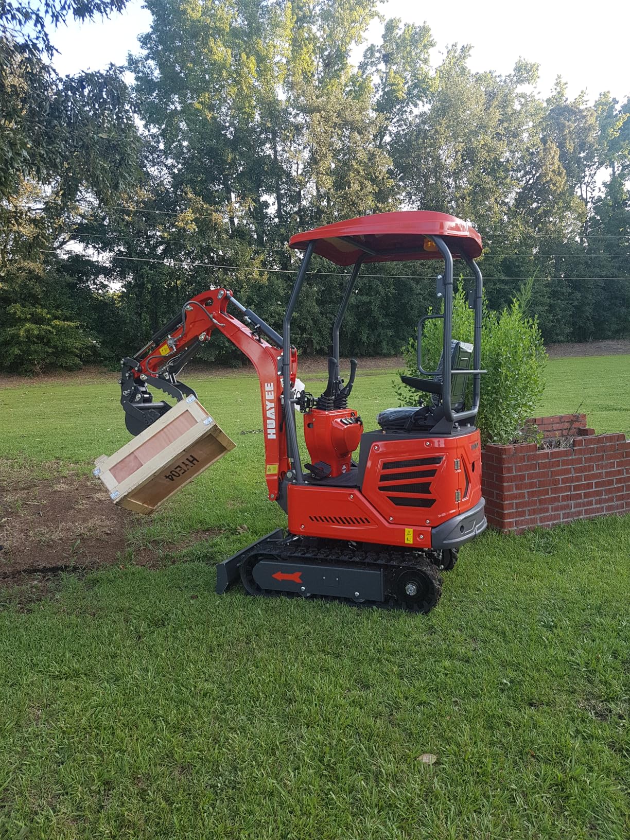 HY14C 1.4T Mini Excavator 13.5HP B&S Gas Engine w/Side Swing, Hydraulic Thumb & Semi-Auto Quick Coupler - Includes Transparent Protective Cover & Delivery/Unloading Service customer photo 2